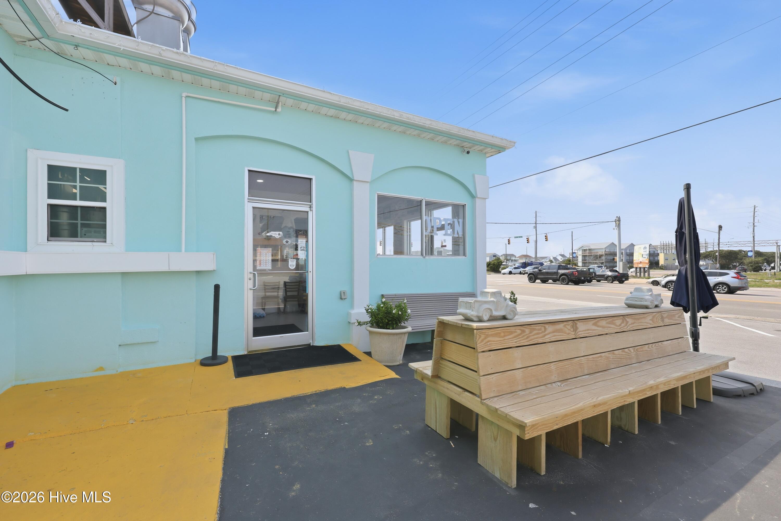 Additional waiting area for restaurant.