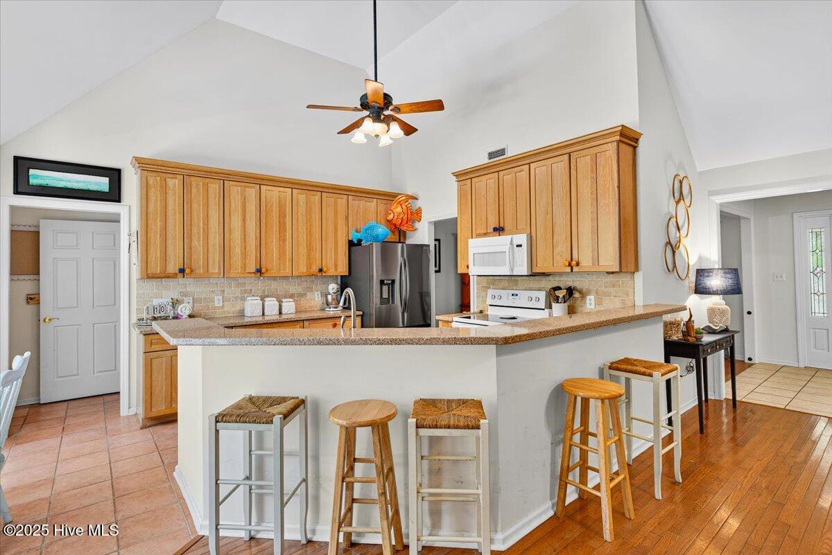 100518742 | Photo 17