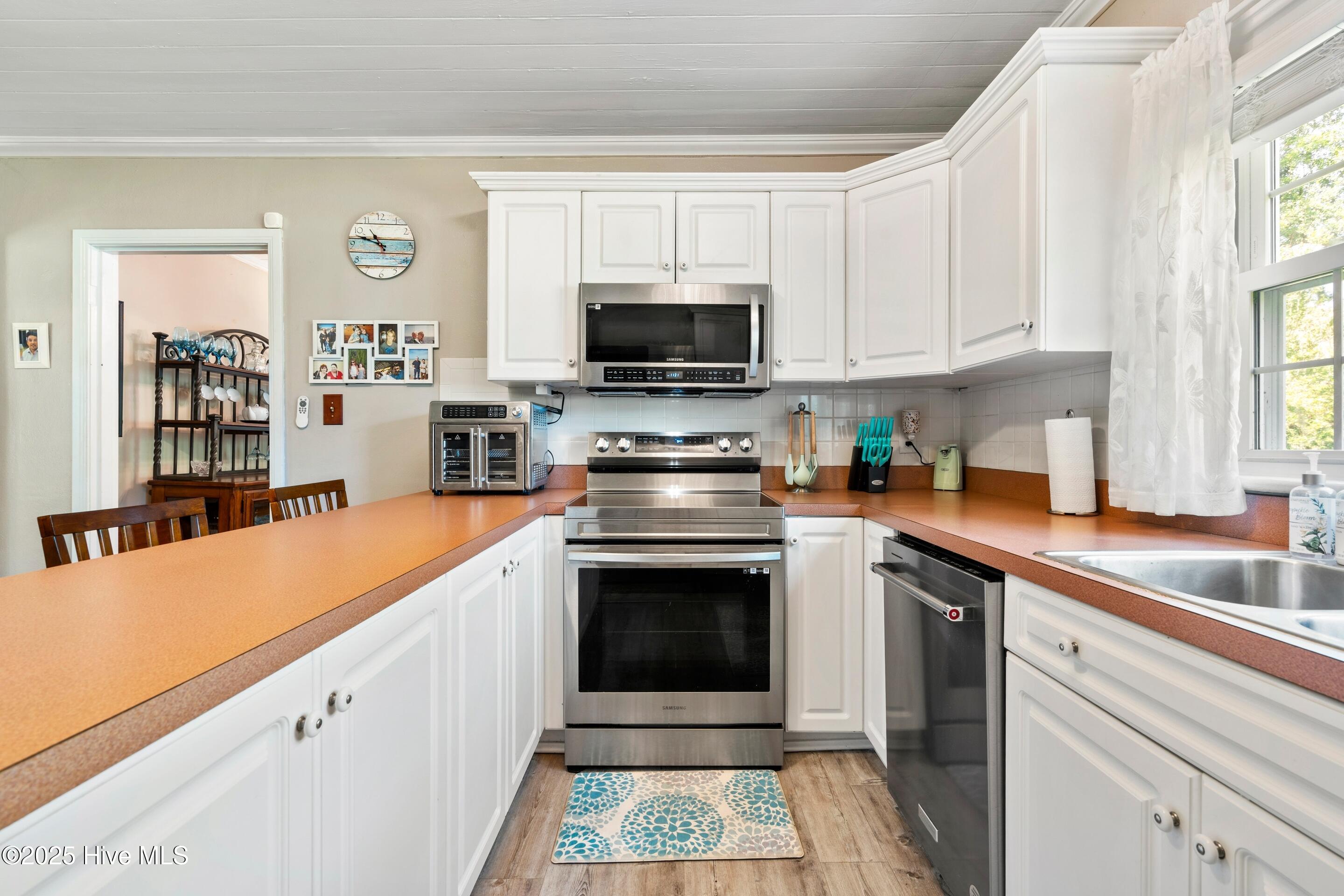 100510078 | Photo 18