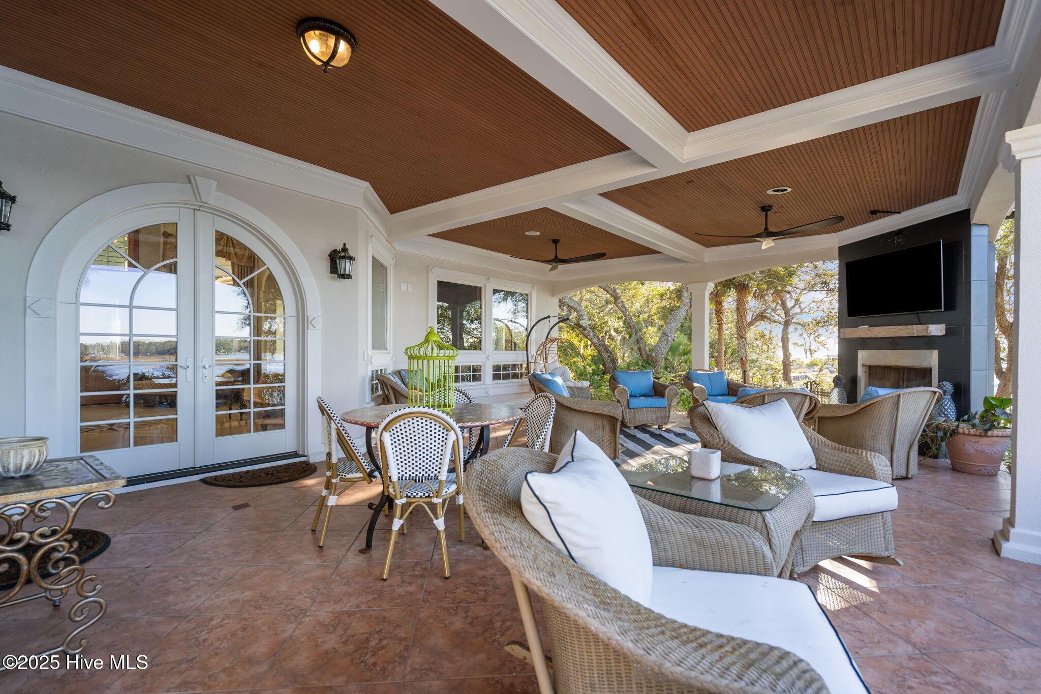 100547936 | Photo 68