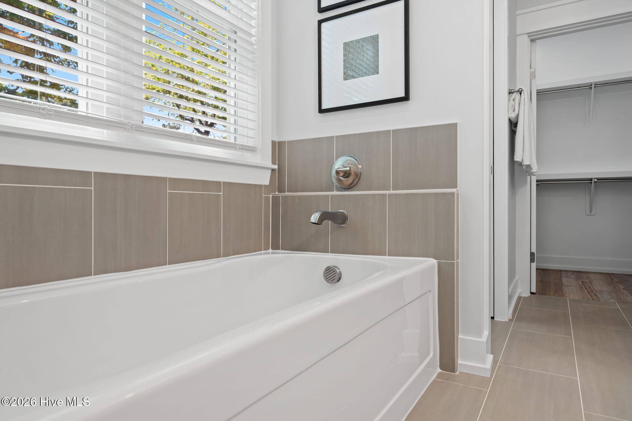 100546665 | Photo 63