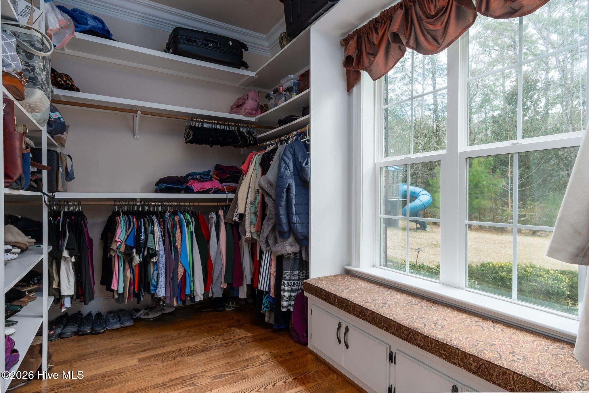 100556327 | Photo 29