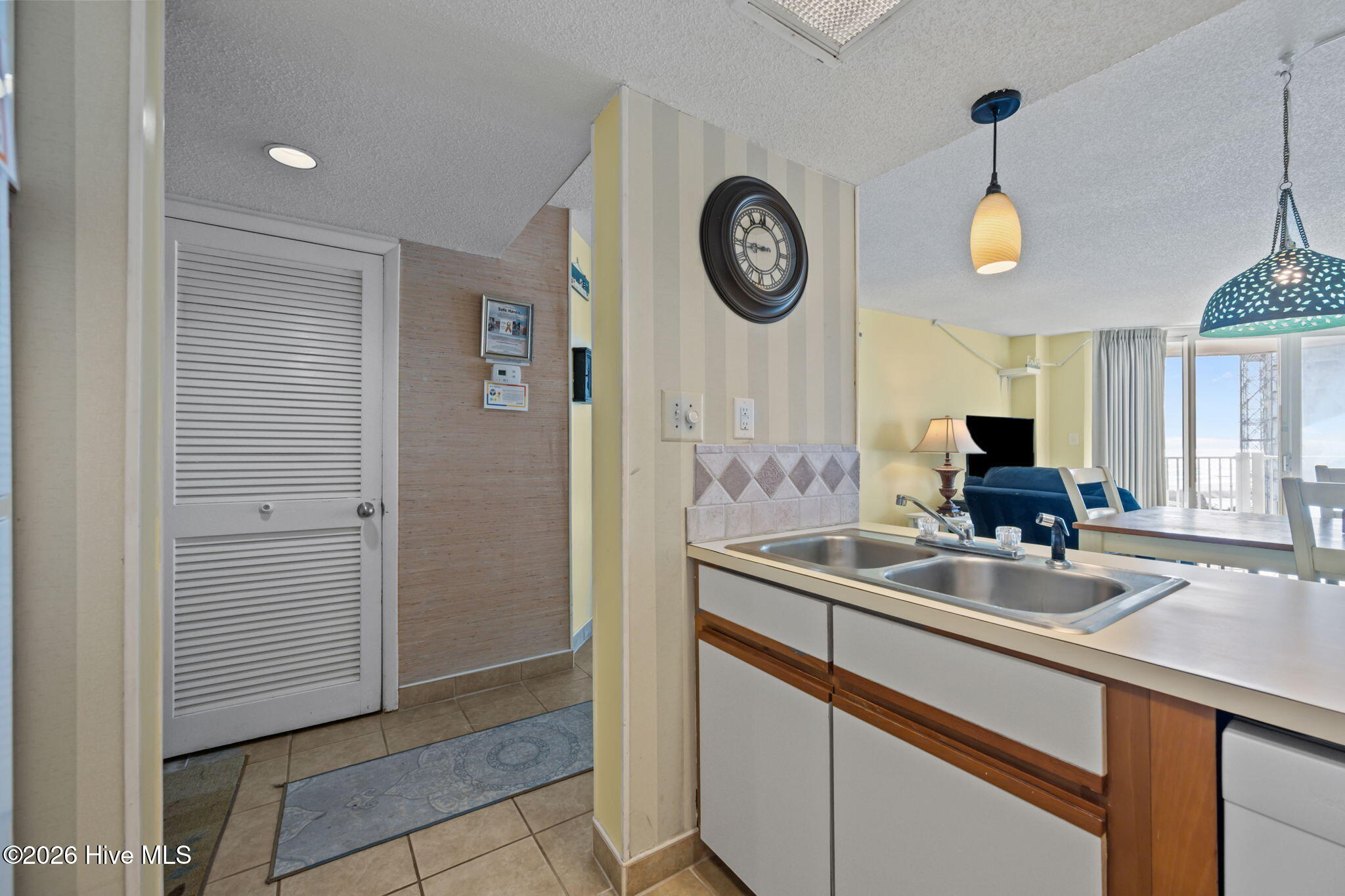 100552737 | Photo 17