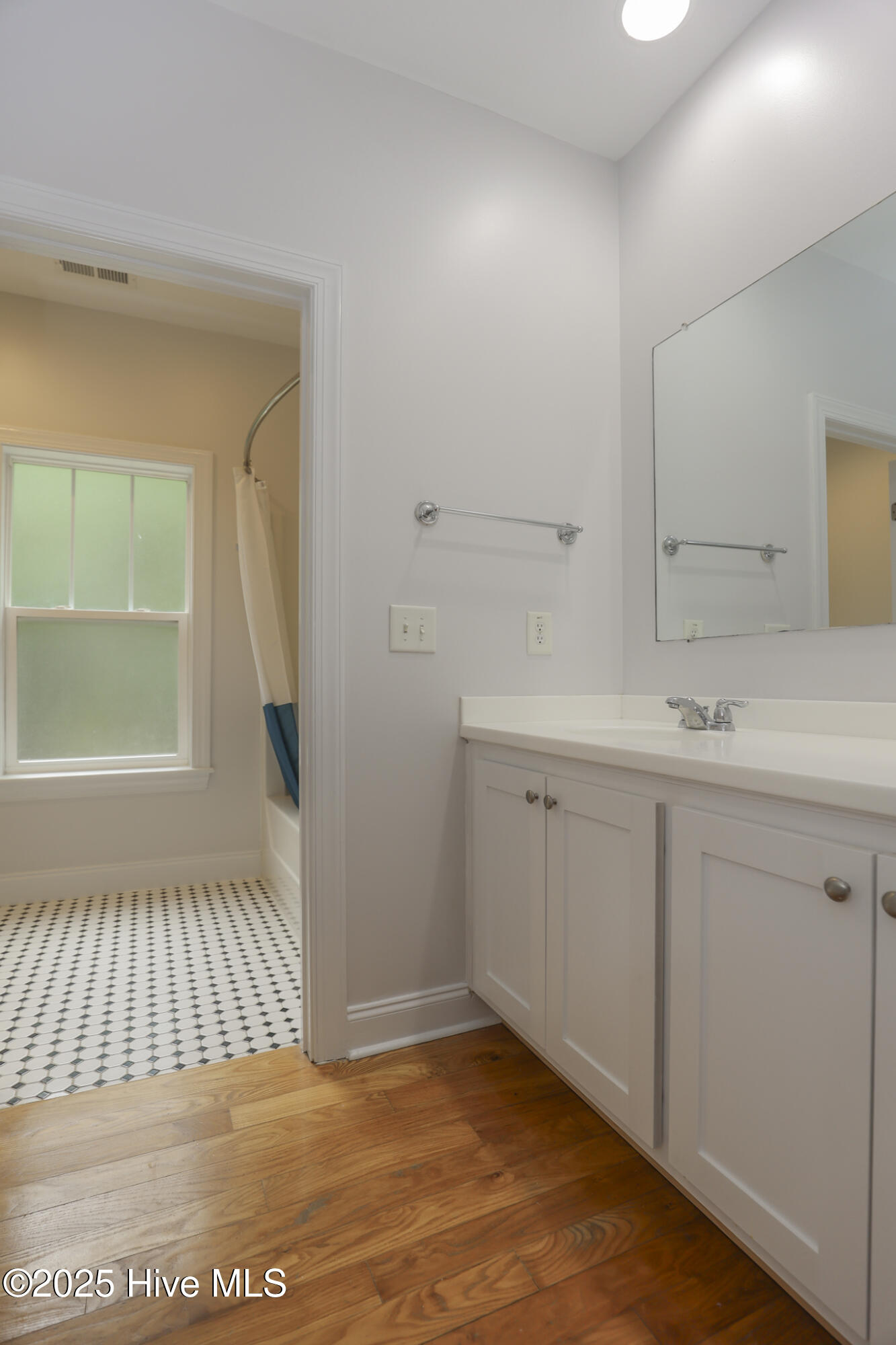 100530782 | Photo 29