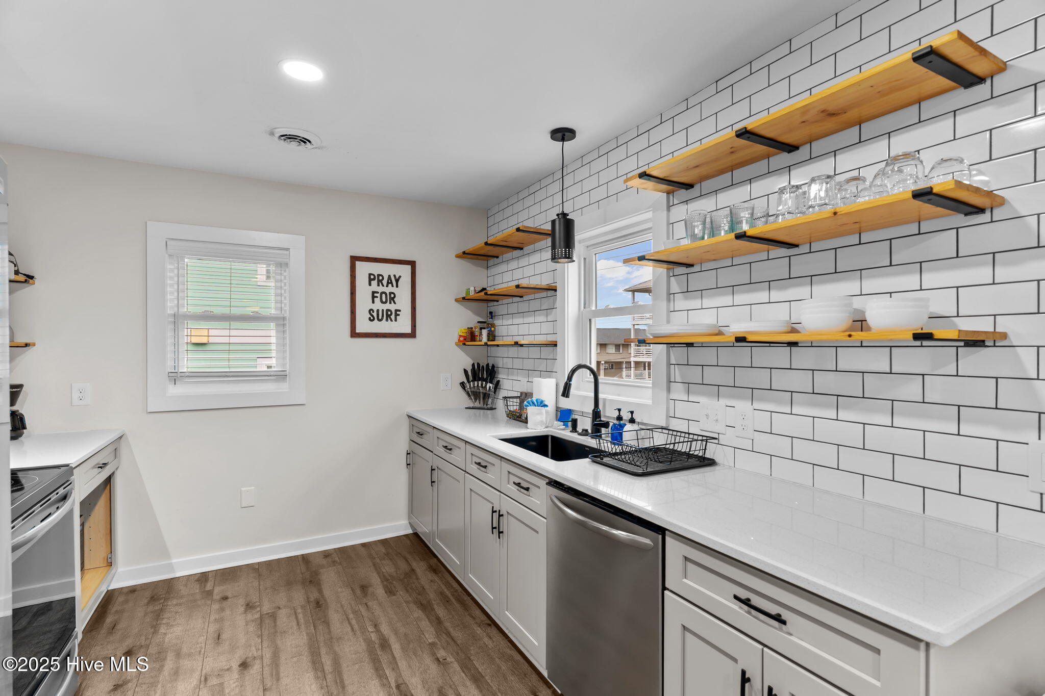 100526073 | Photo 42