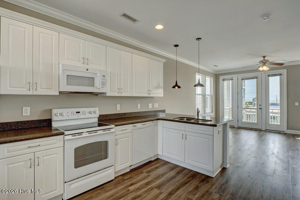 100550510 | Photo 11