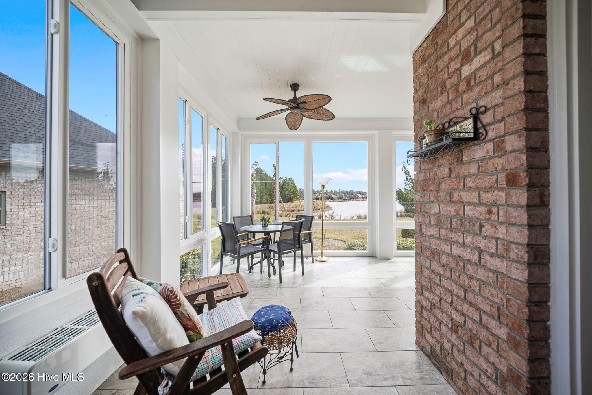 100560787 | Photo 42