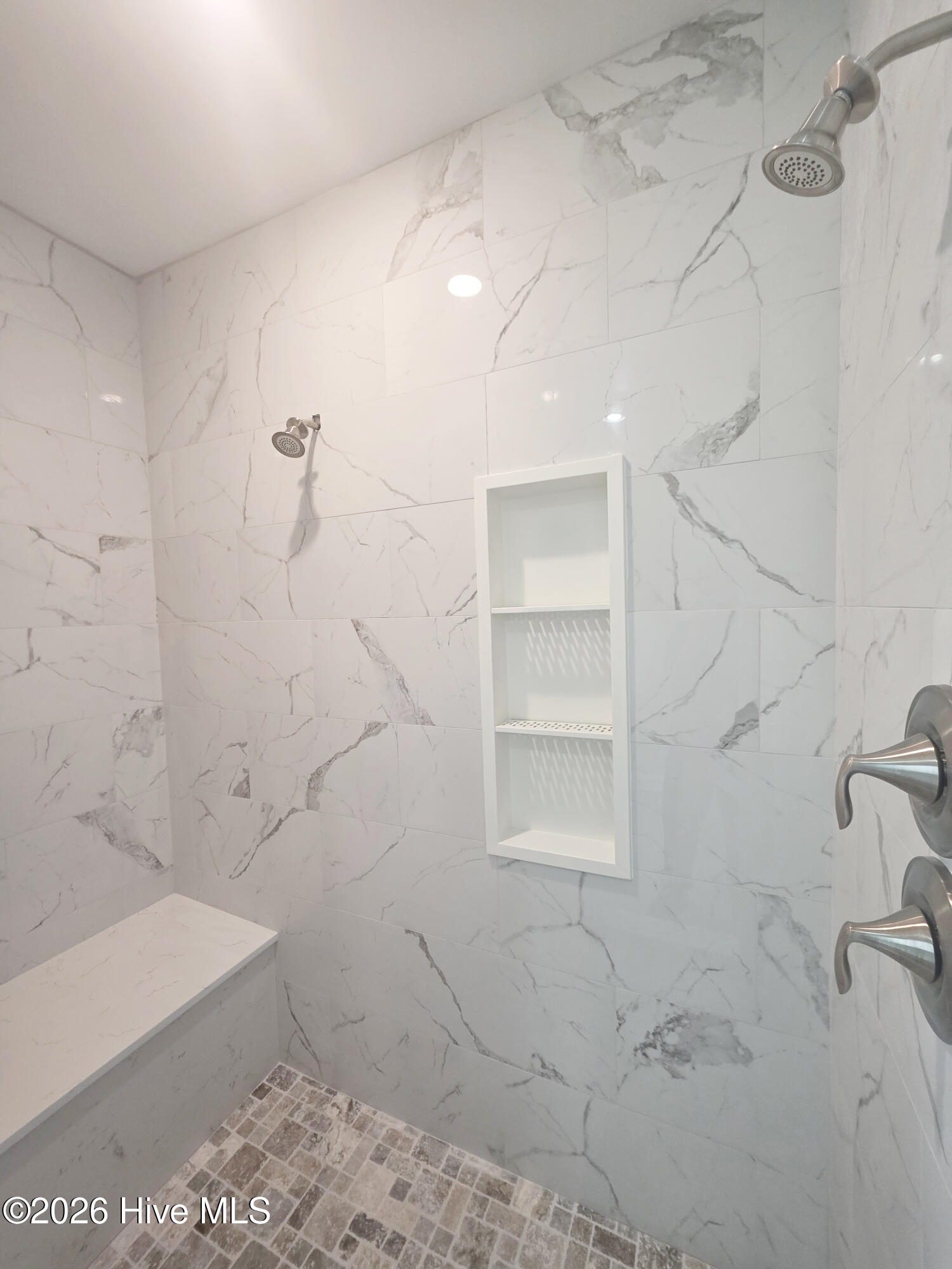 100535825 | Photo 32