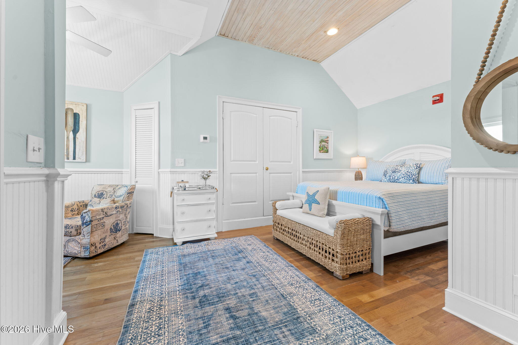 100550186 | Photo 32