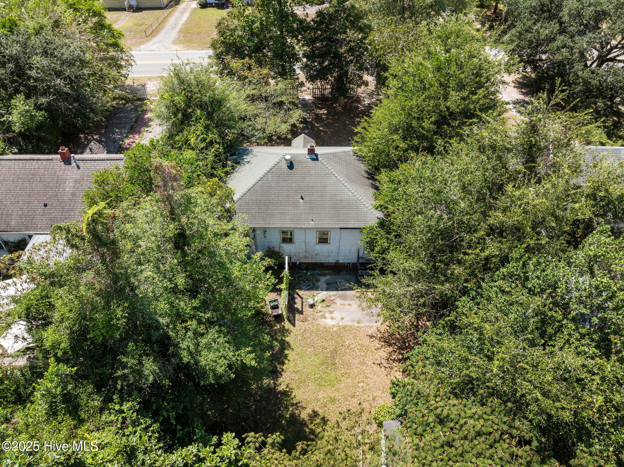 2061 Burnett Boulevard, Wilmington, NC 28401 – photo 10: 10-web-or-mls-DJI_20250905111345_0455_D