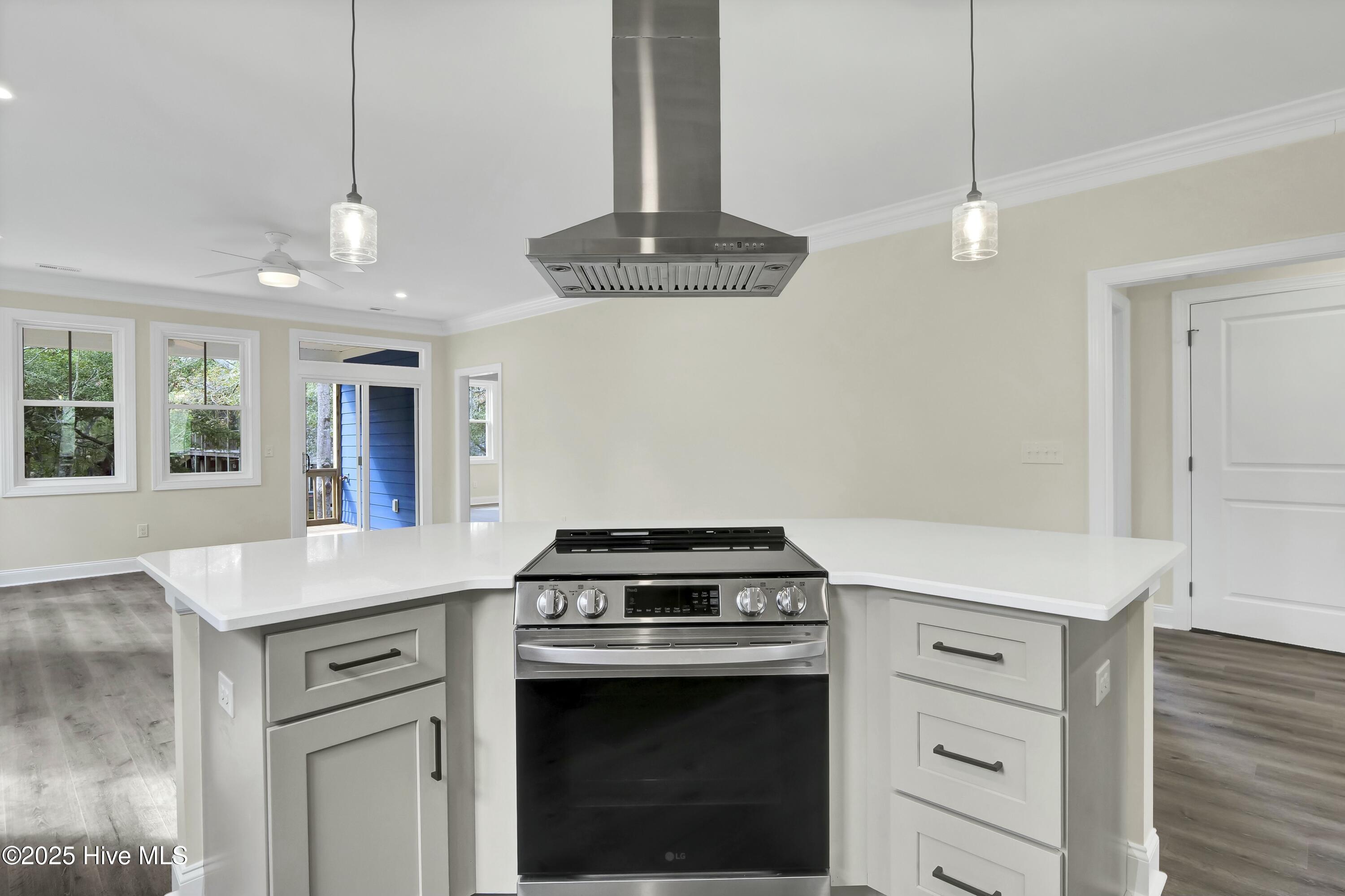 100486377 | Photo 14