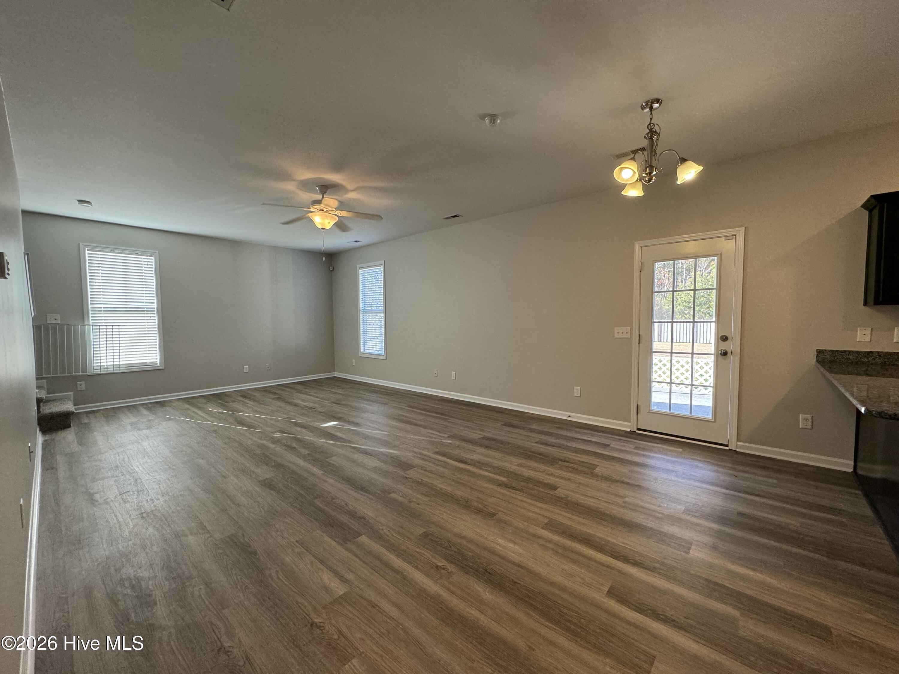 100549154 | Photo 16