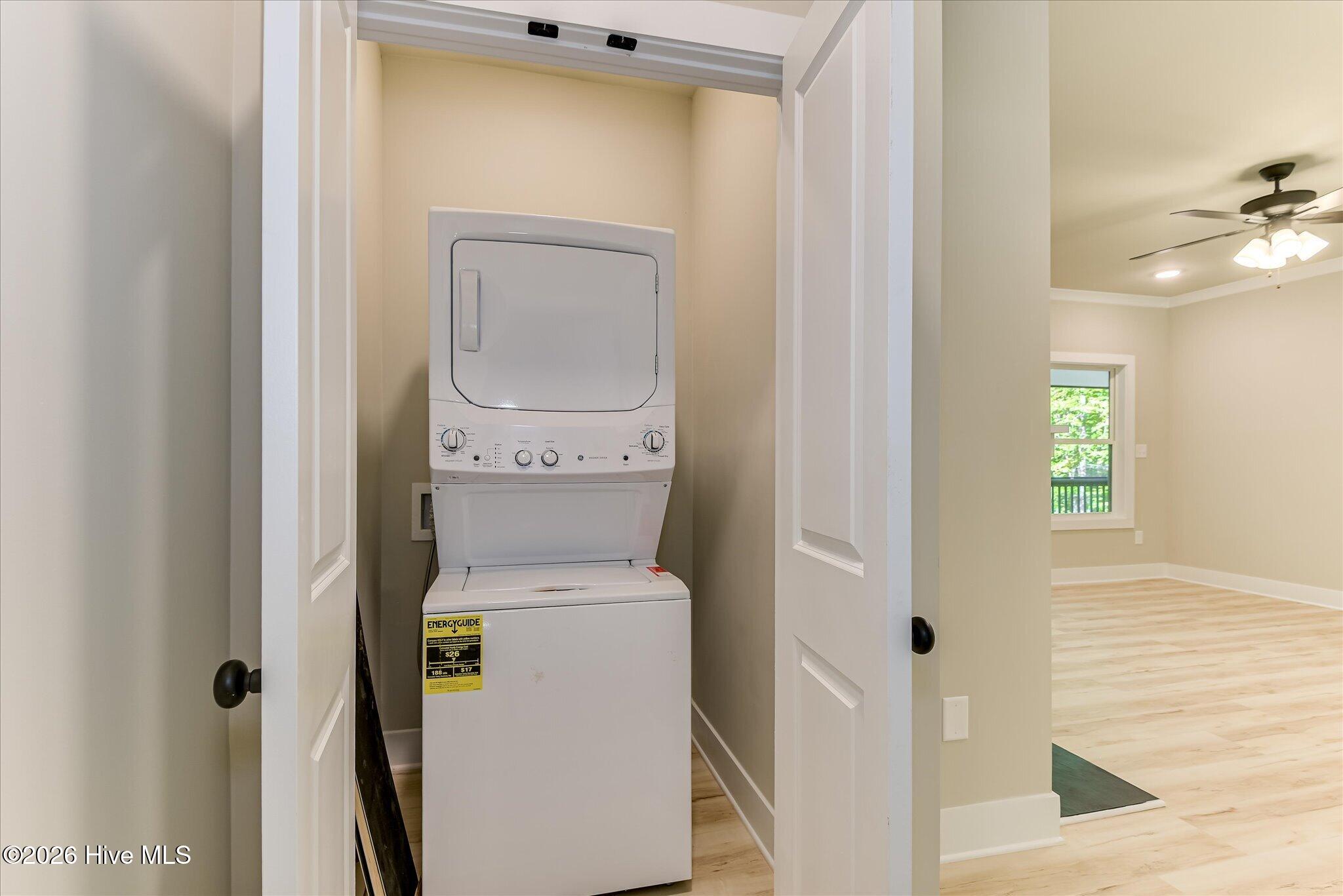 Stackable washer & dryer stay!