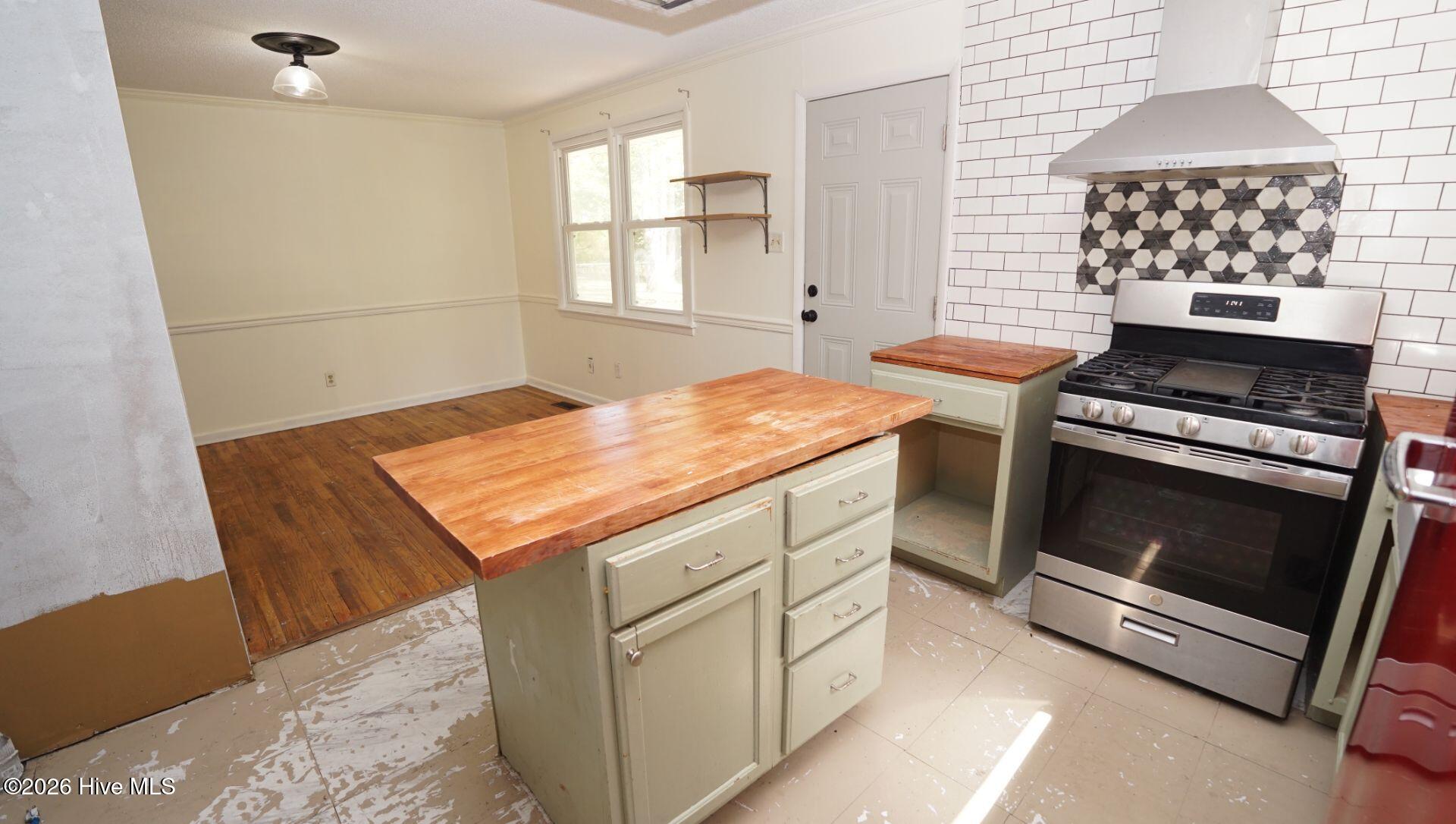 100566833 | Photo 15