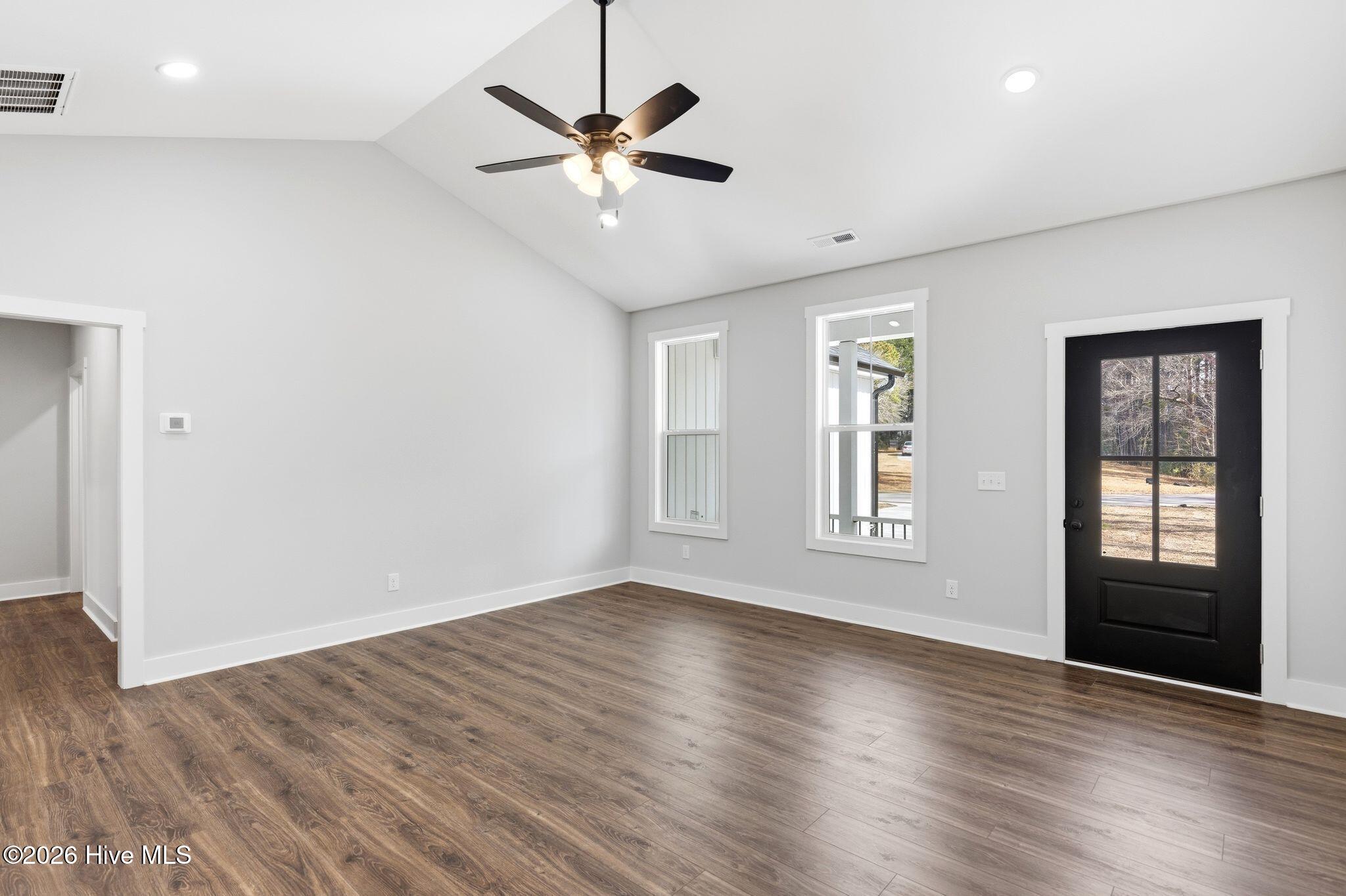 100559286 | Photo 10