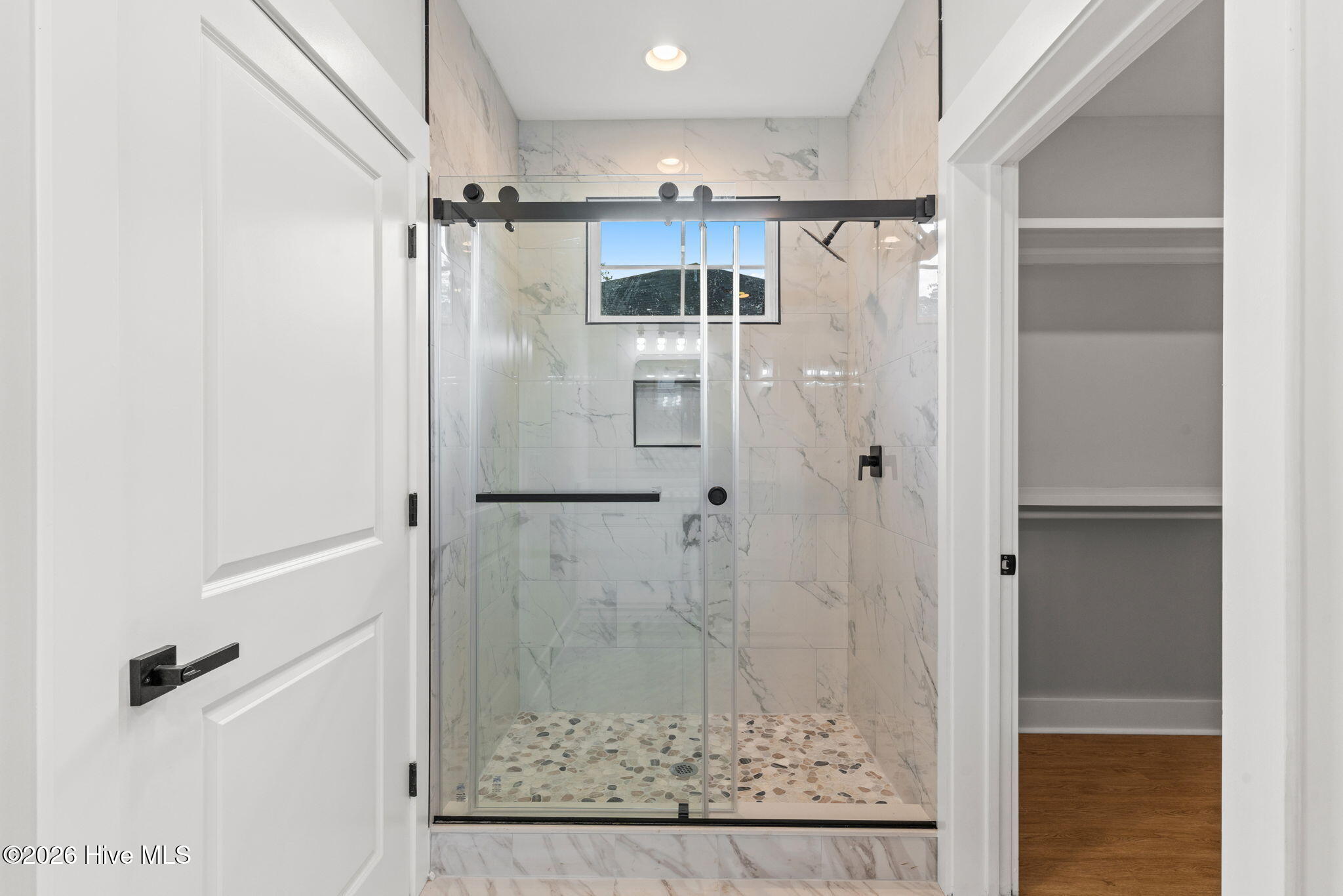 100558111 | Photo 20