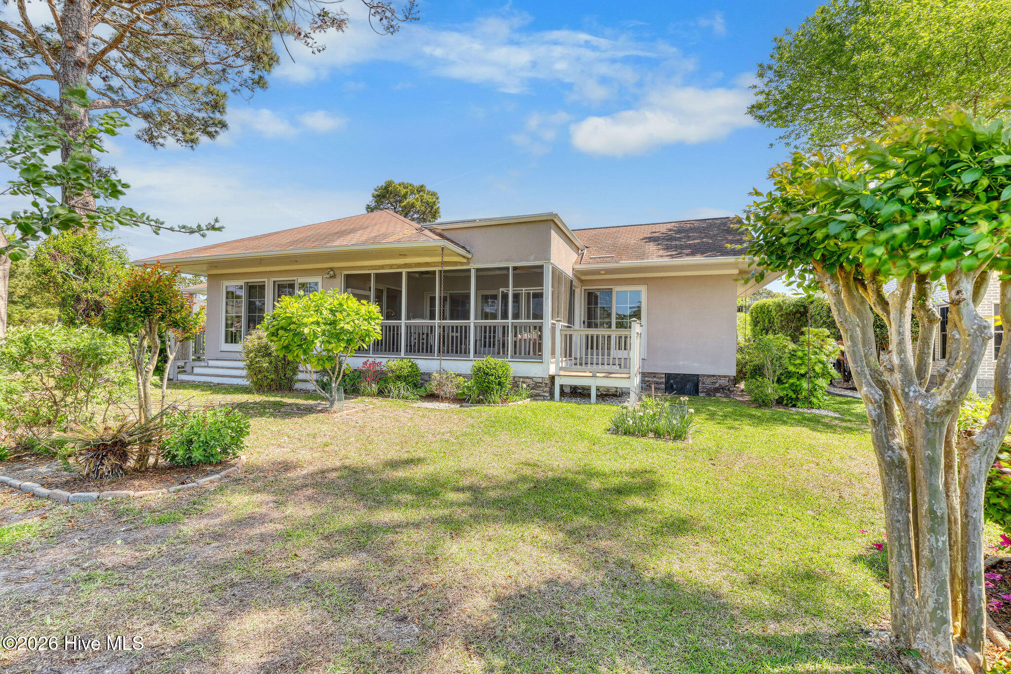 100569152 | Photo 63