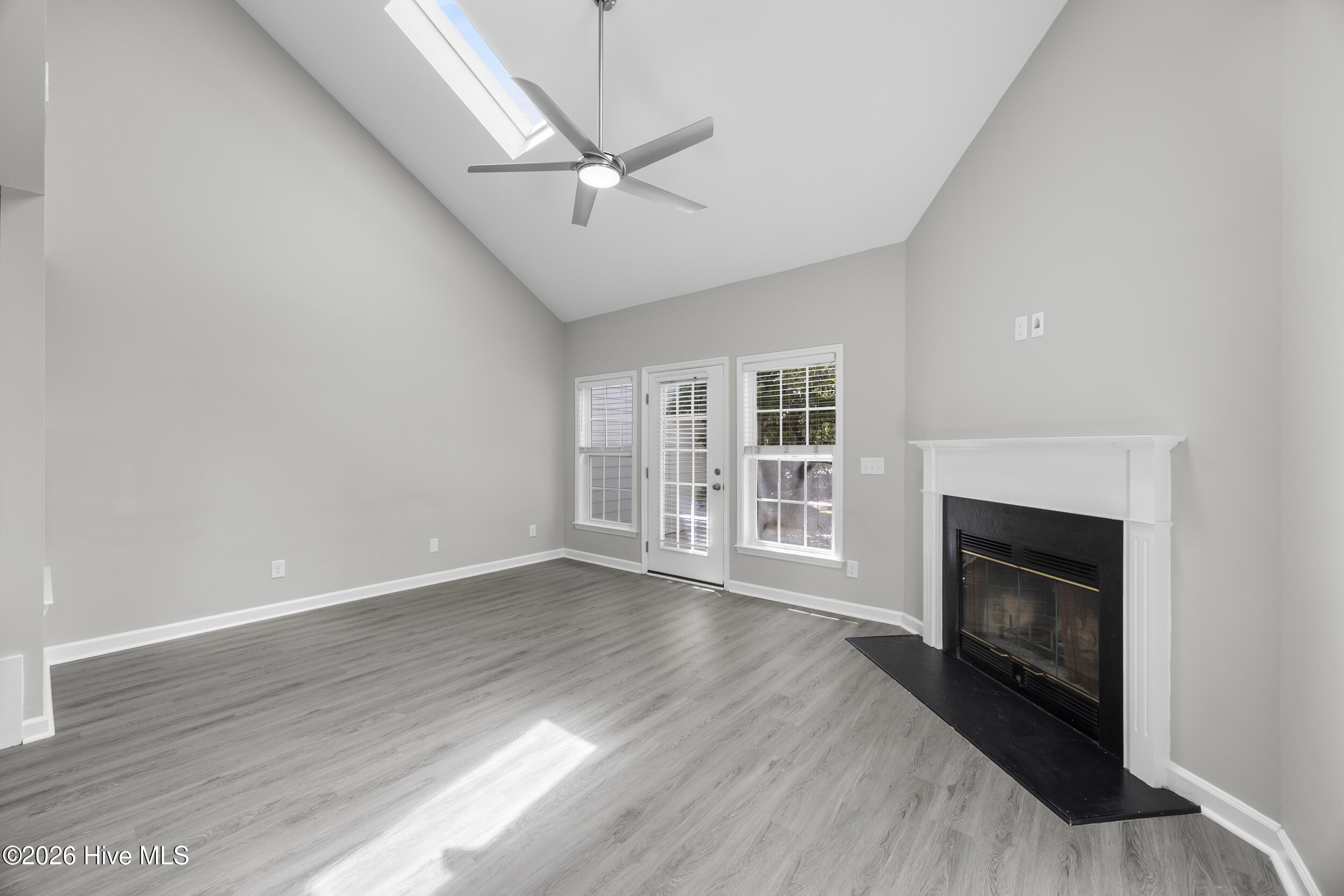 100570067 | Photo 15