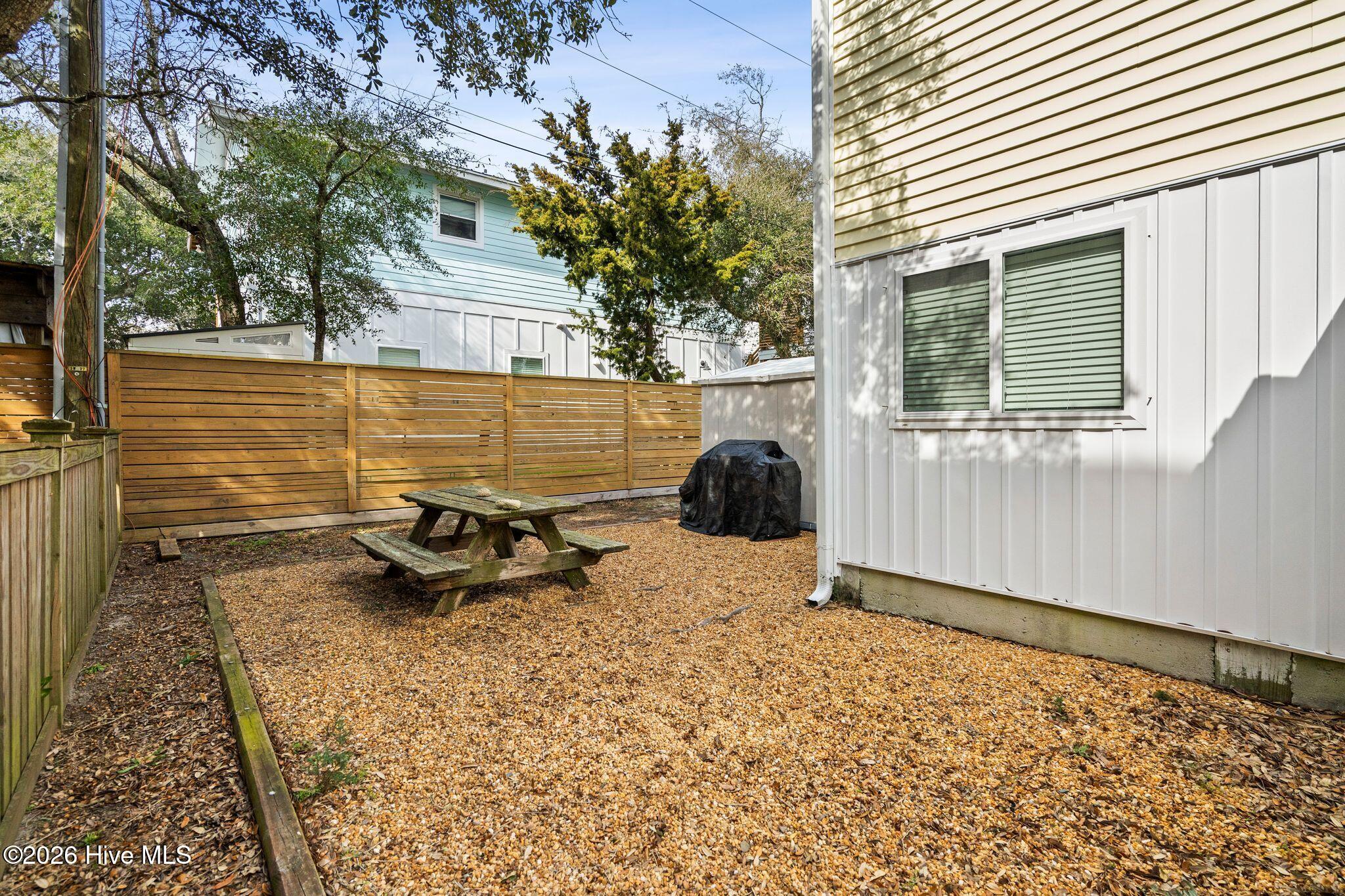 100561242 | Photo 47