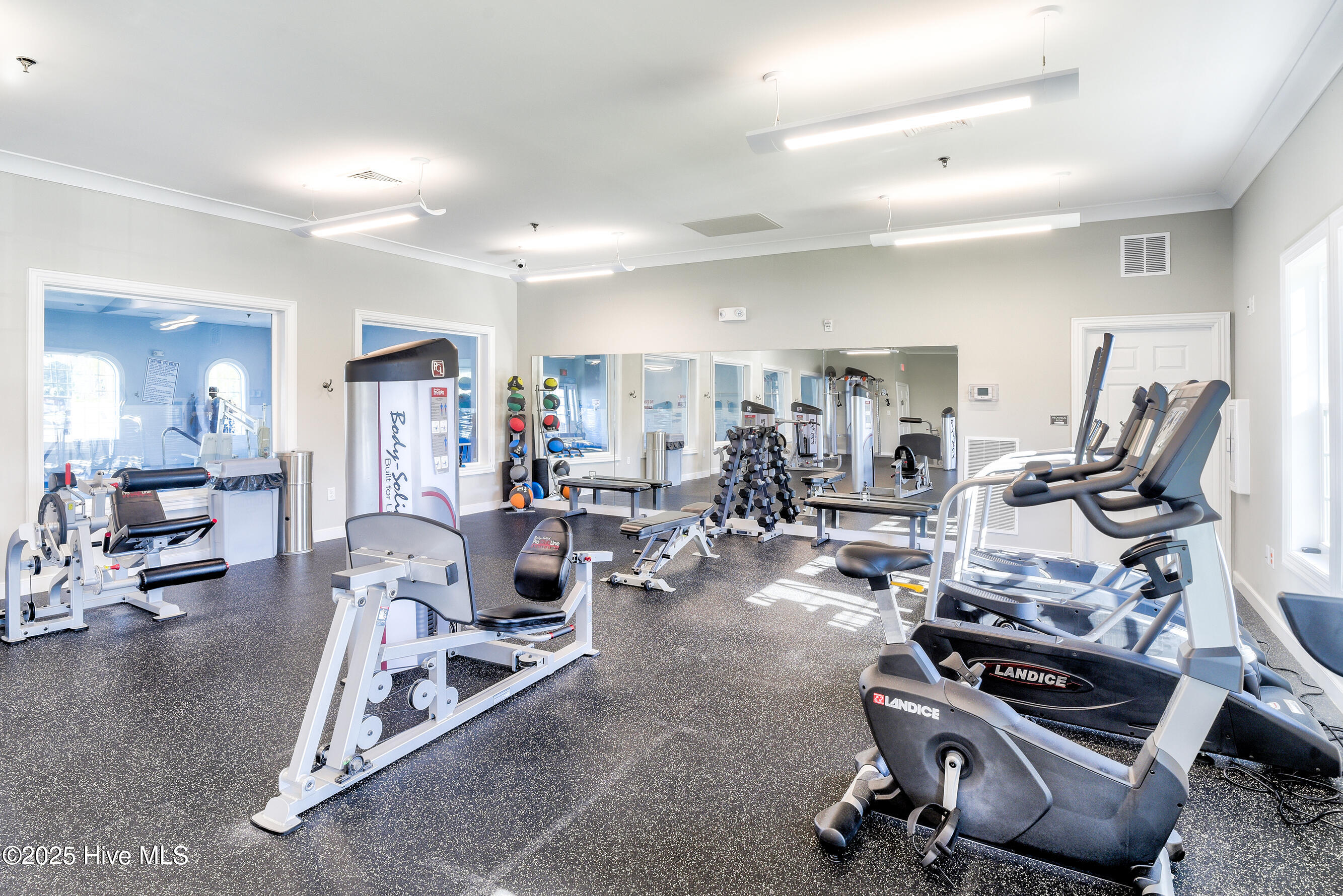 100547083 | Photo 43