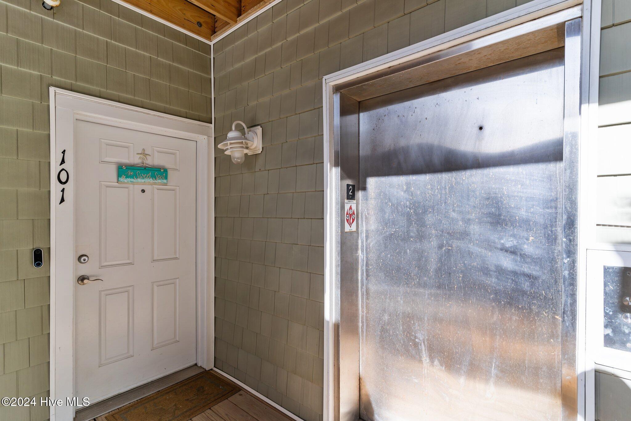 100562990 | Photo 32