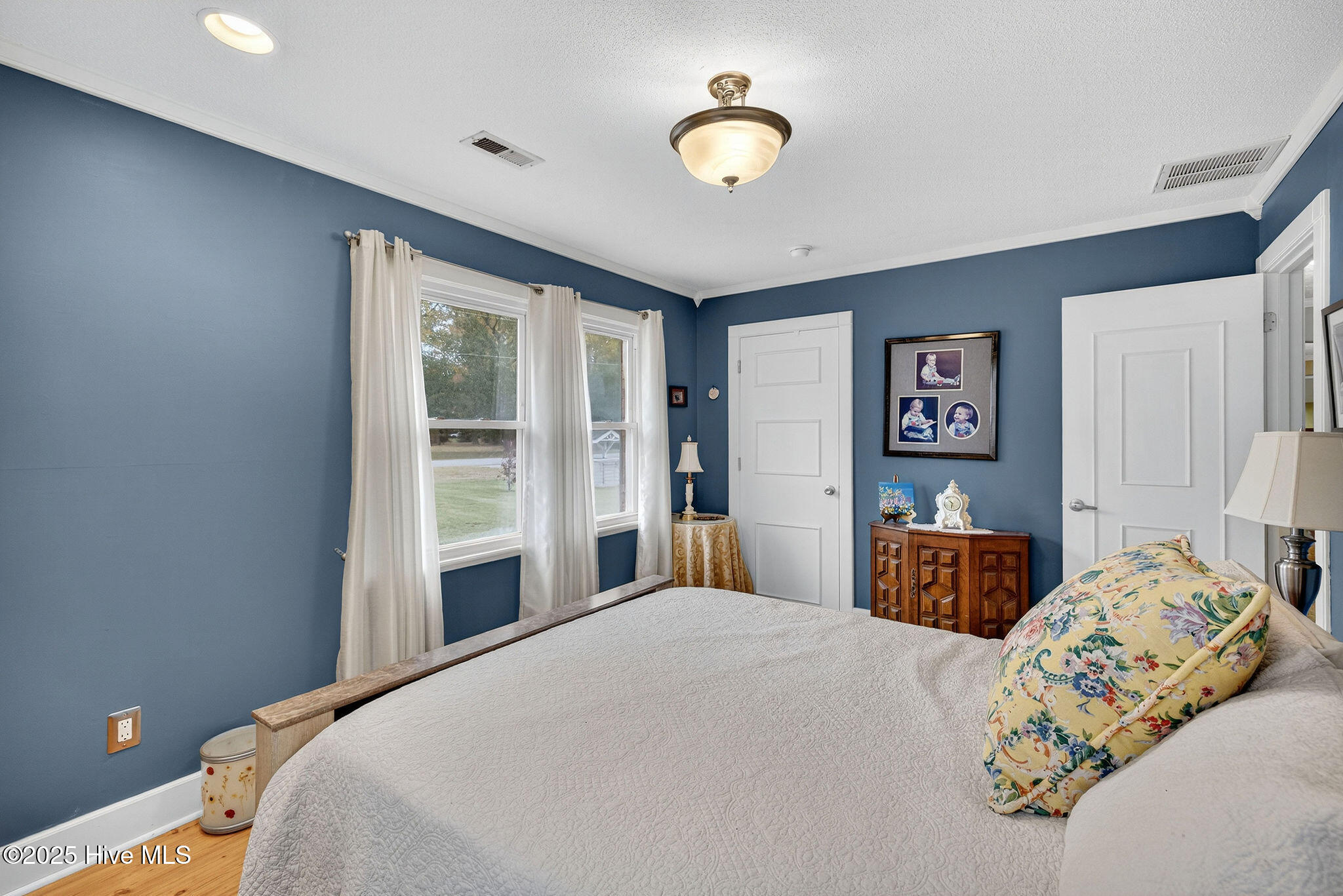 100542936 | Photo 49