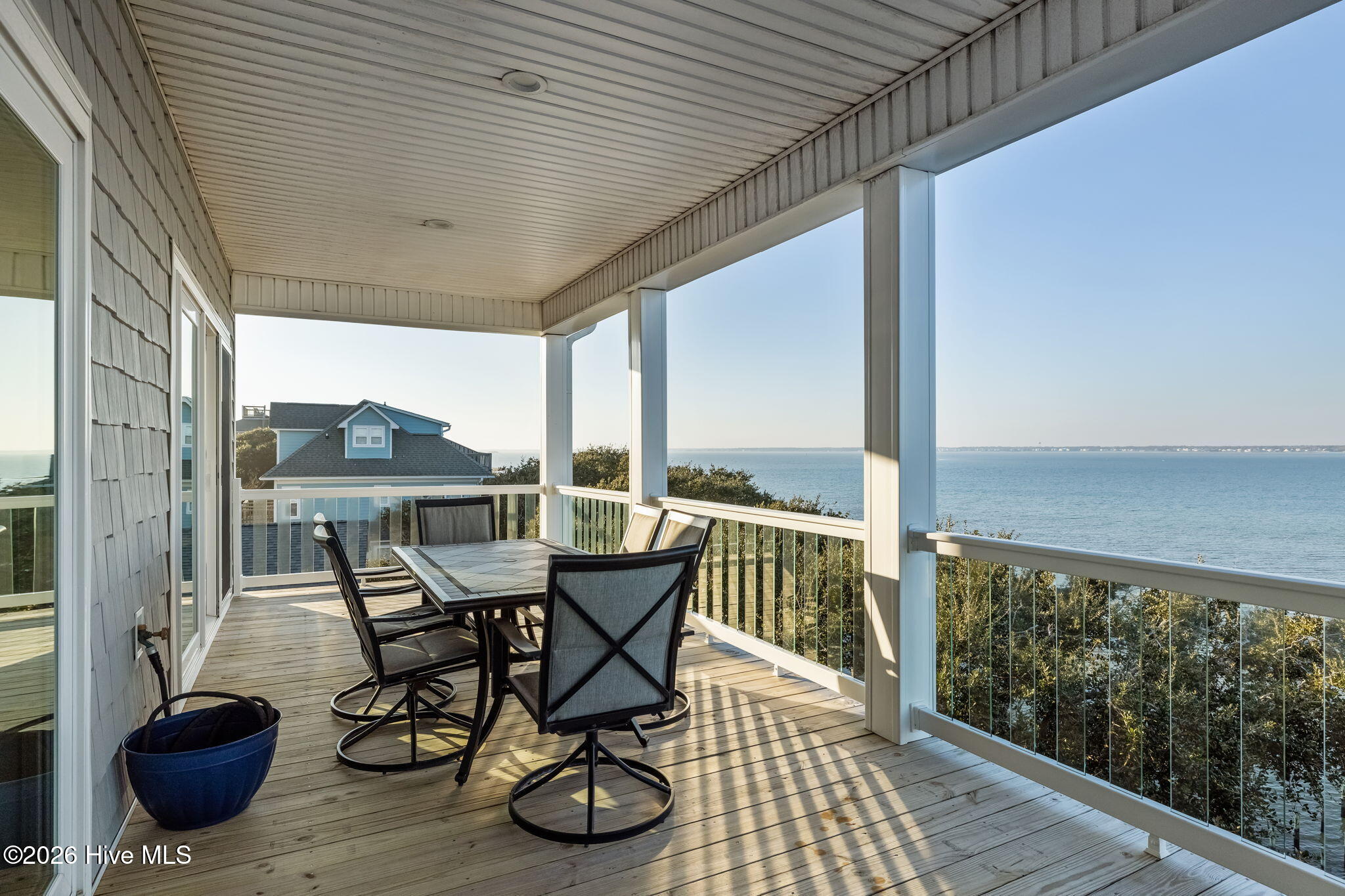 100551365 | Photo 38