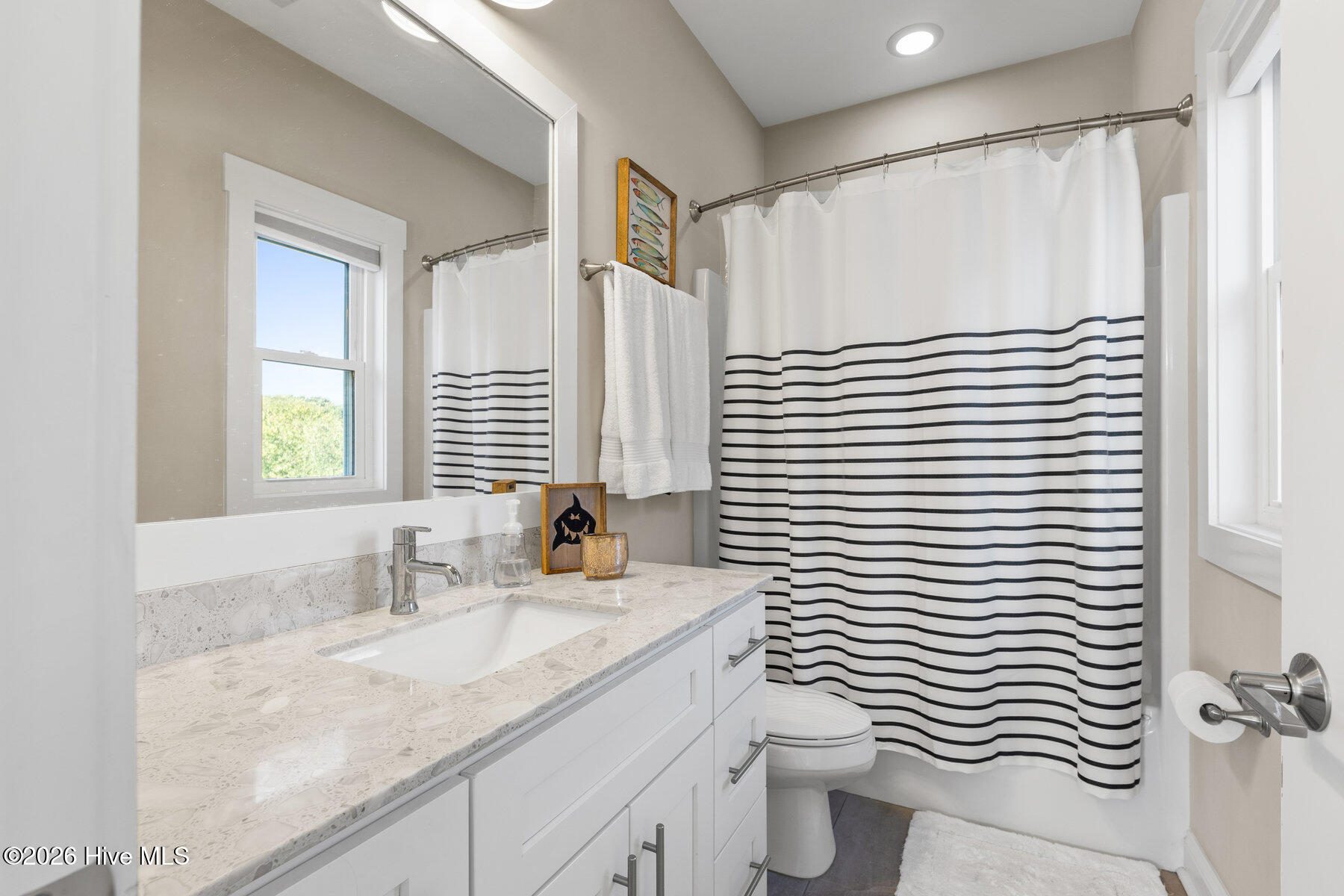 100555892 | Photo 31