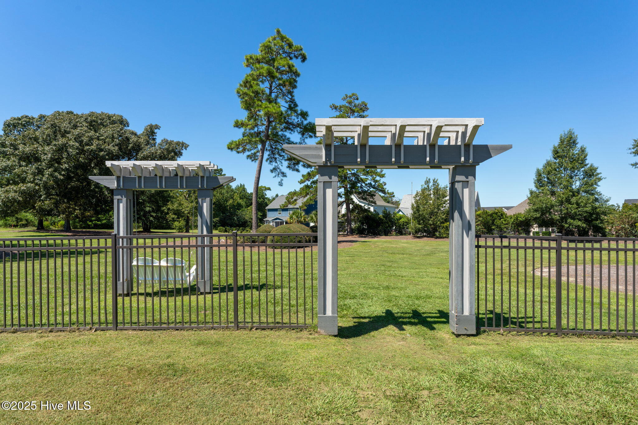 100527863 | Photo 65