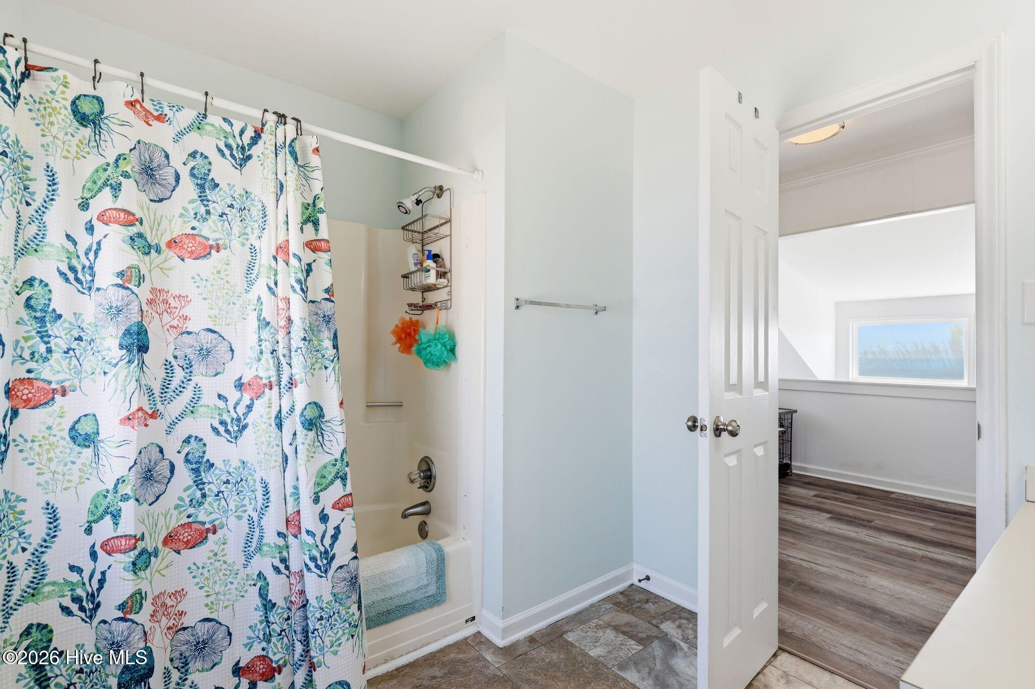 100558178 | Photo 45