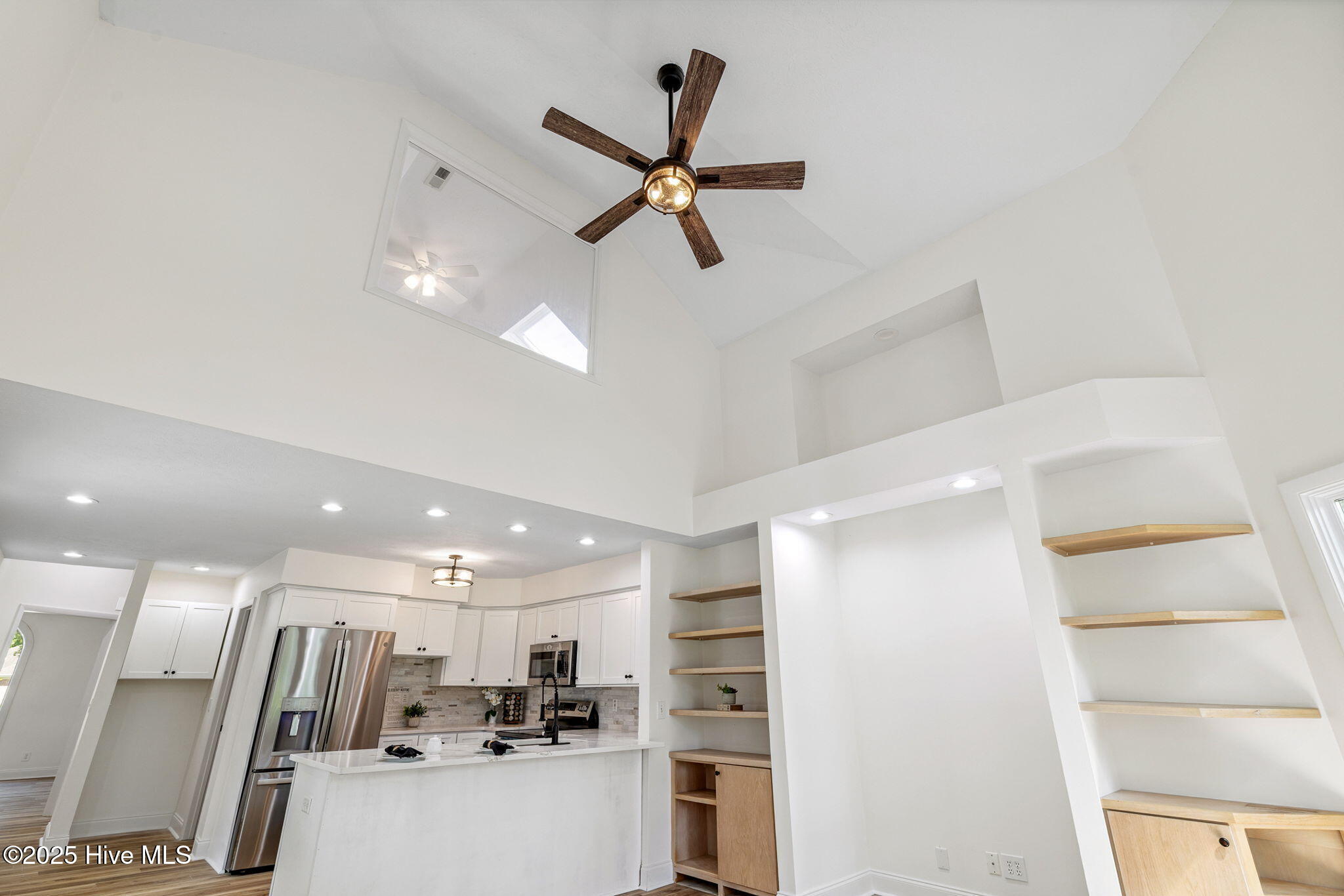 100517778 | Photo 15