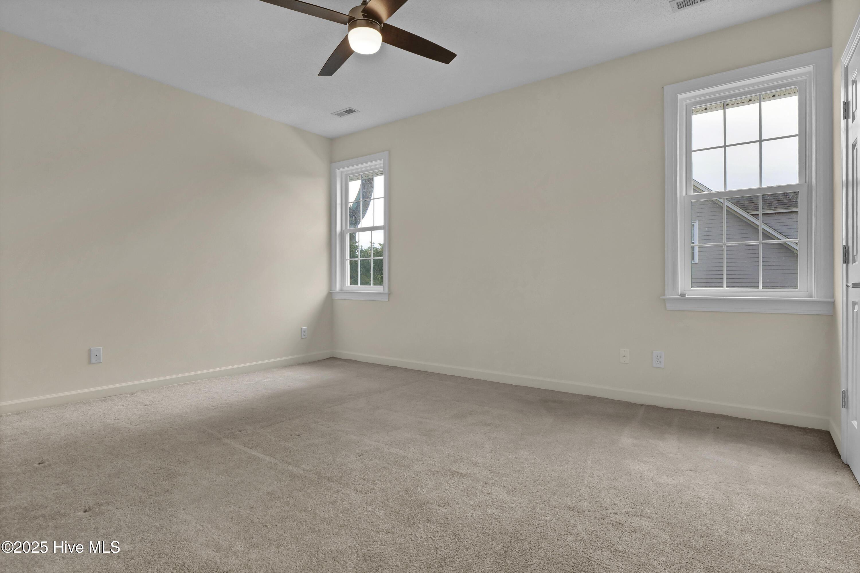 100543498 | Photo 33