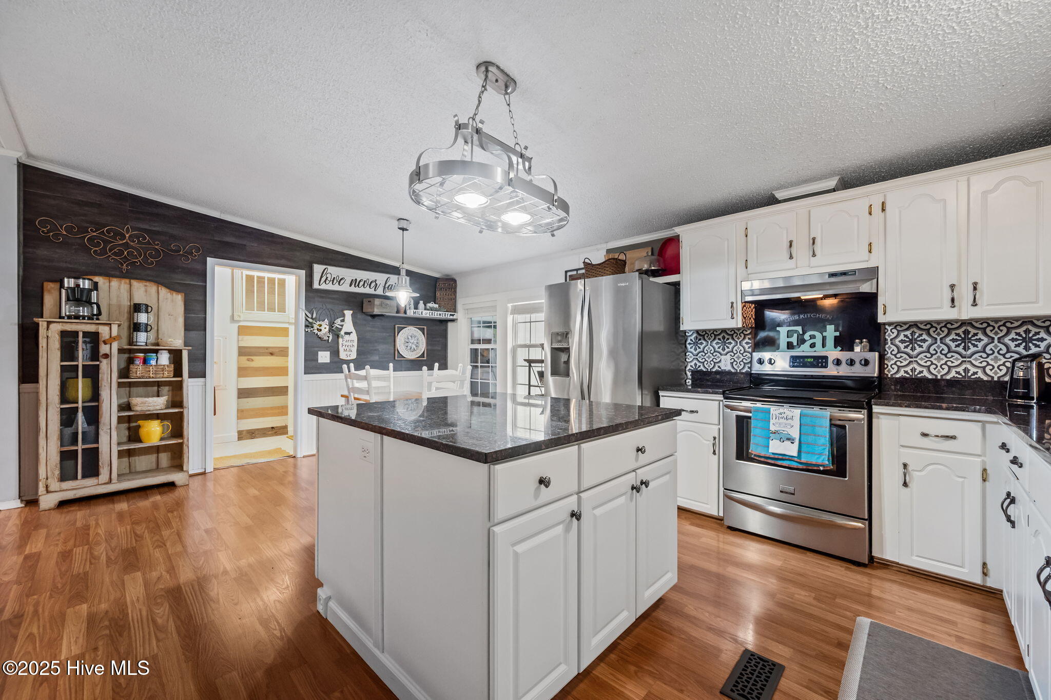 100537137 | Photo 19