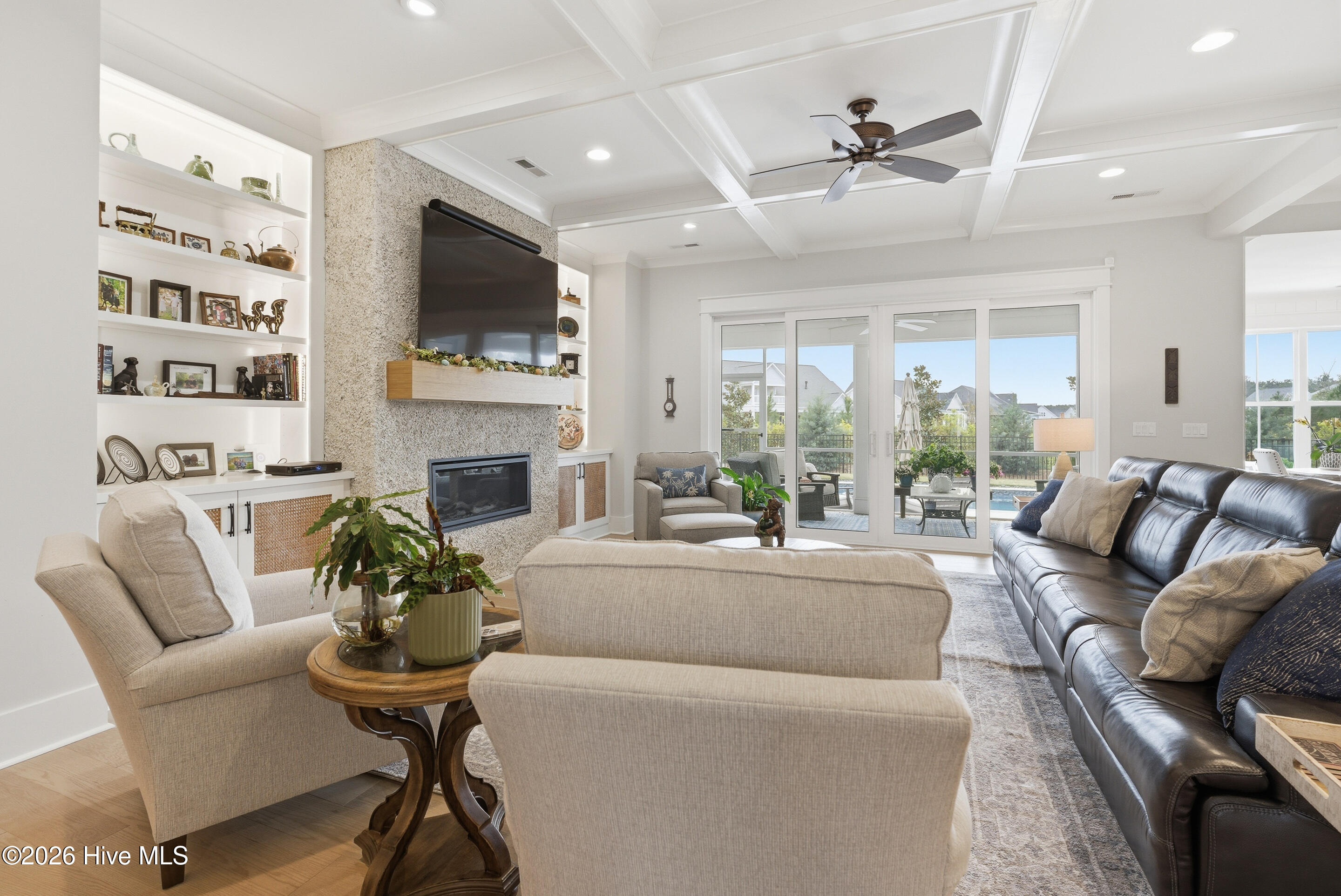 100562941 | Photo 19