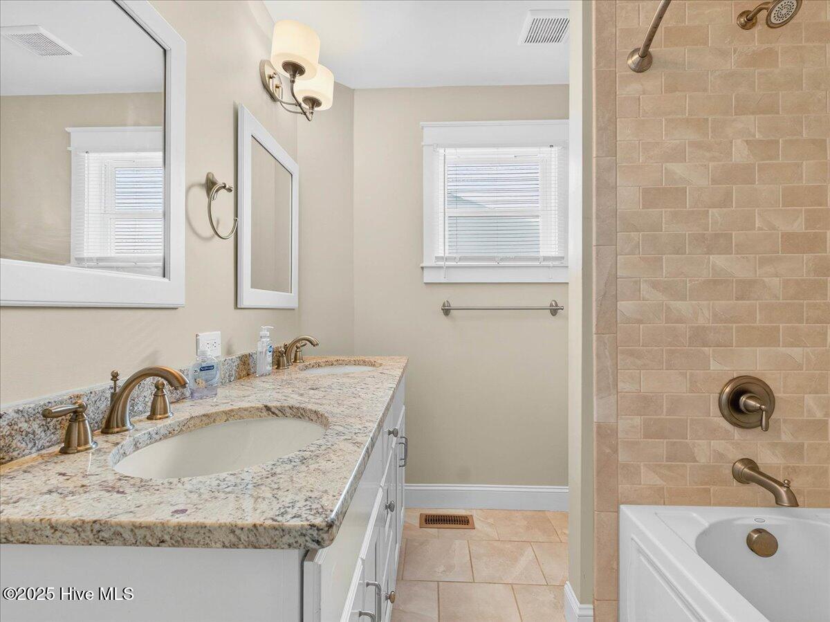 100521504 | Photo 25