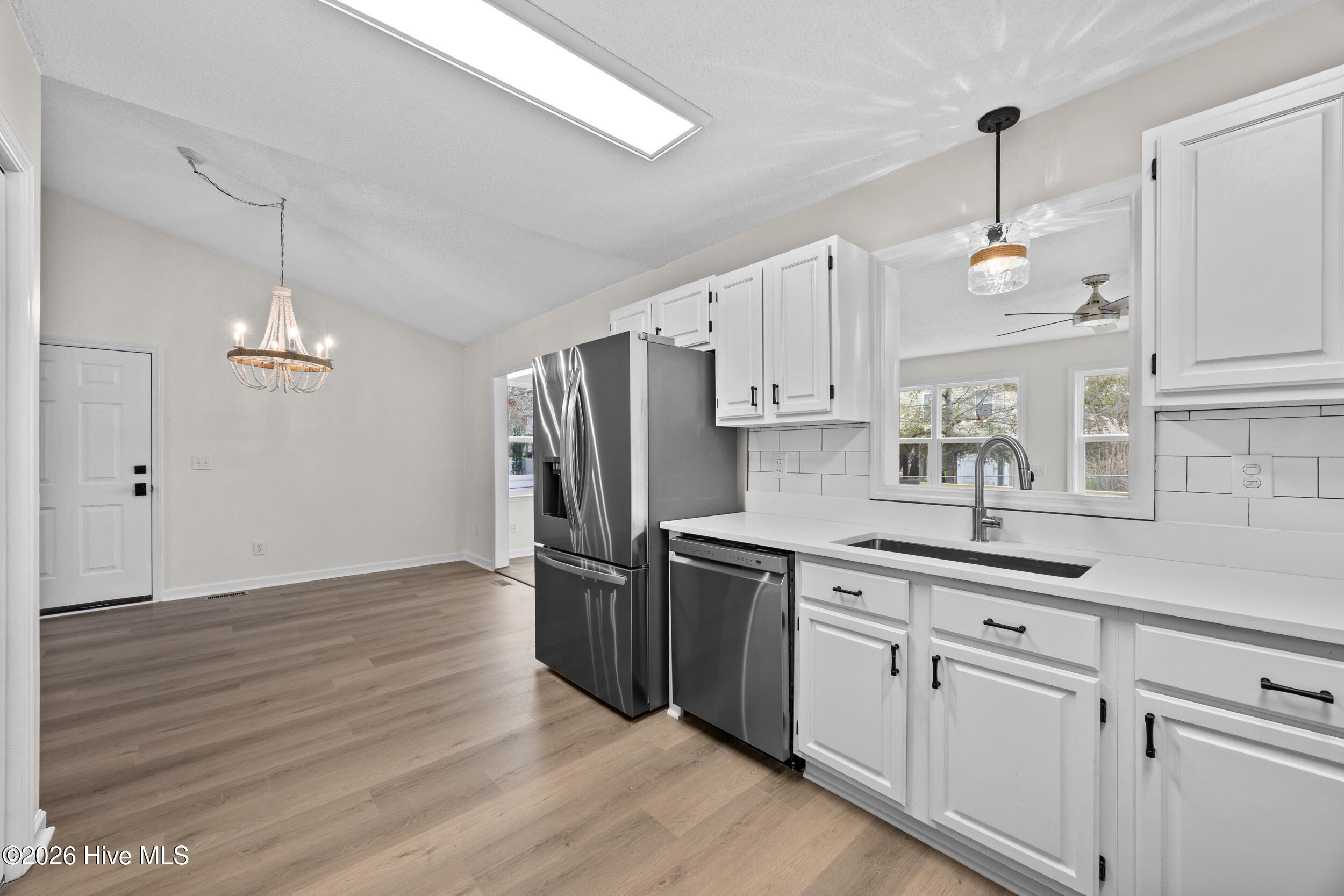 100559146 | Photo 23