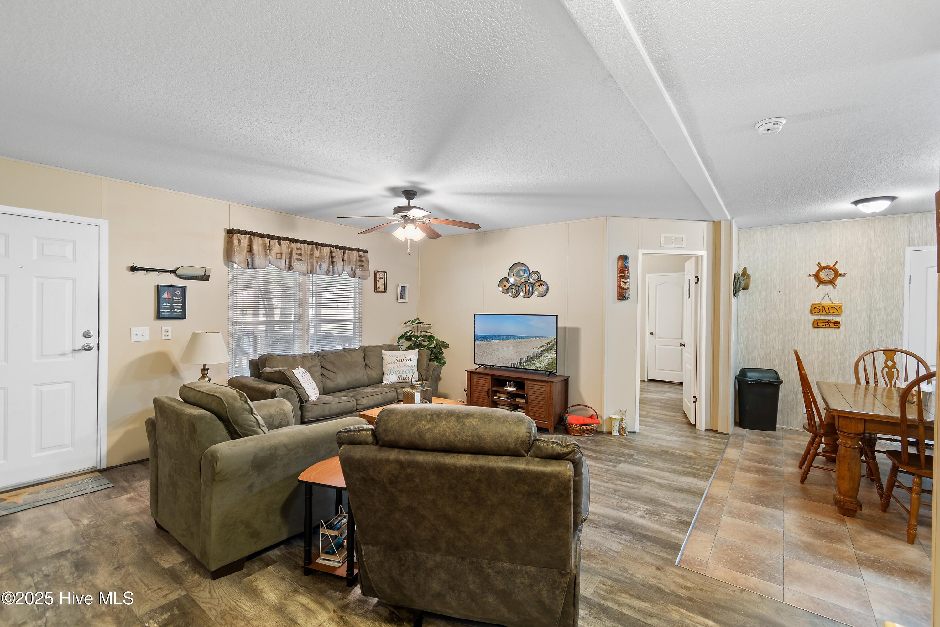 100570016 | Photo 15