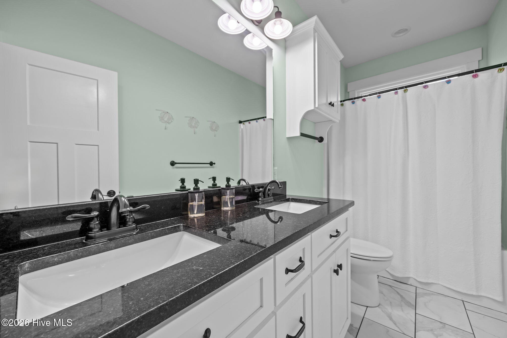 100548443 | Photo 25