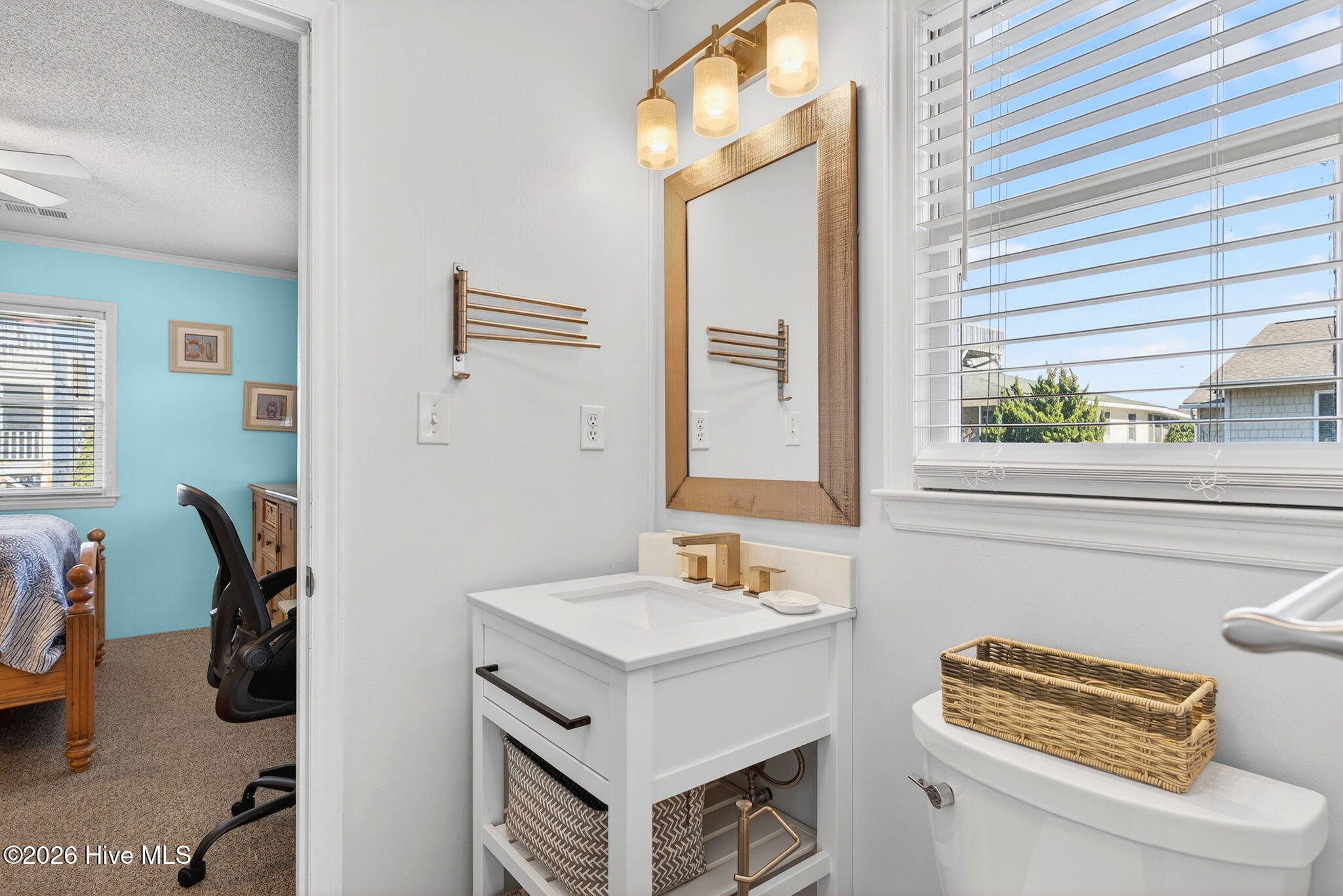 100554629 | Photo 23