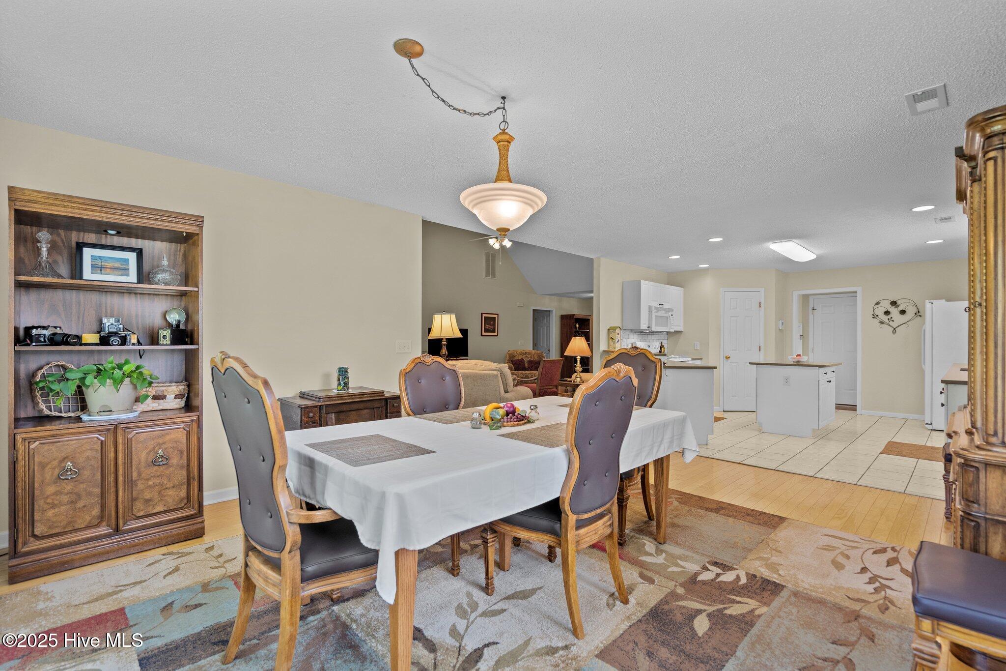 100515832 | Photo 24