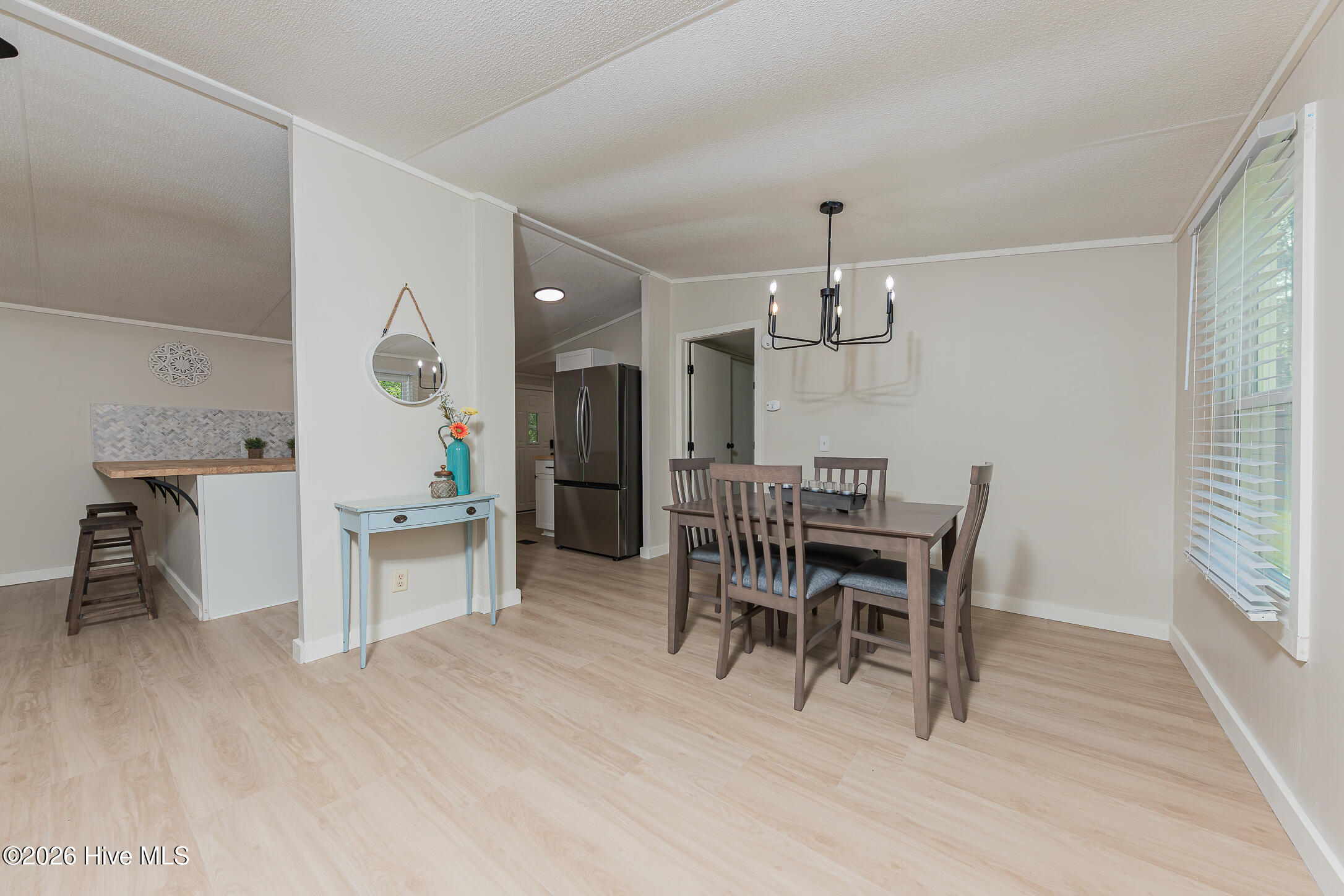 100570278 | Photo 26