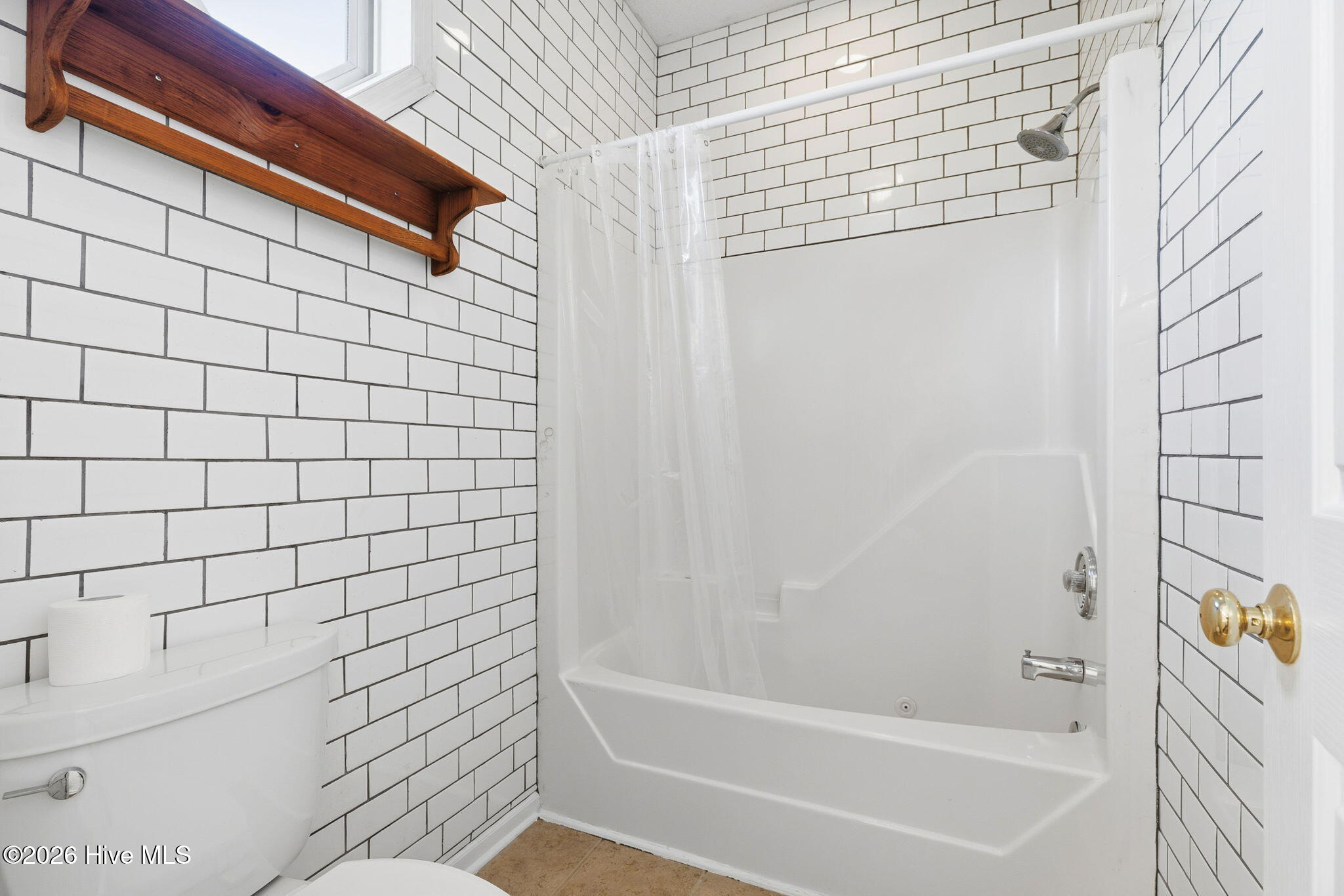 100548117 | Photo 30