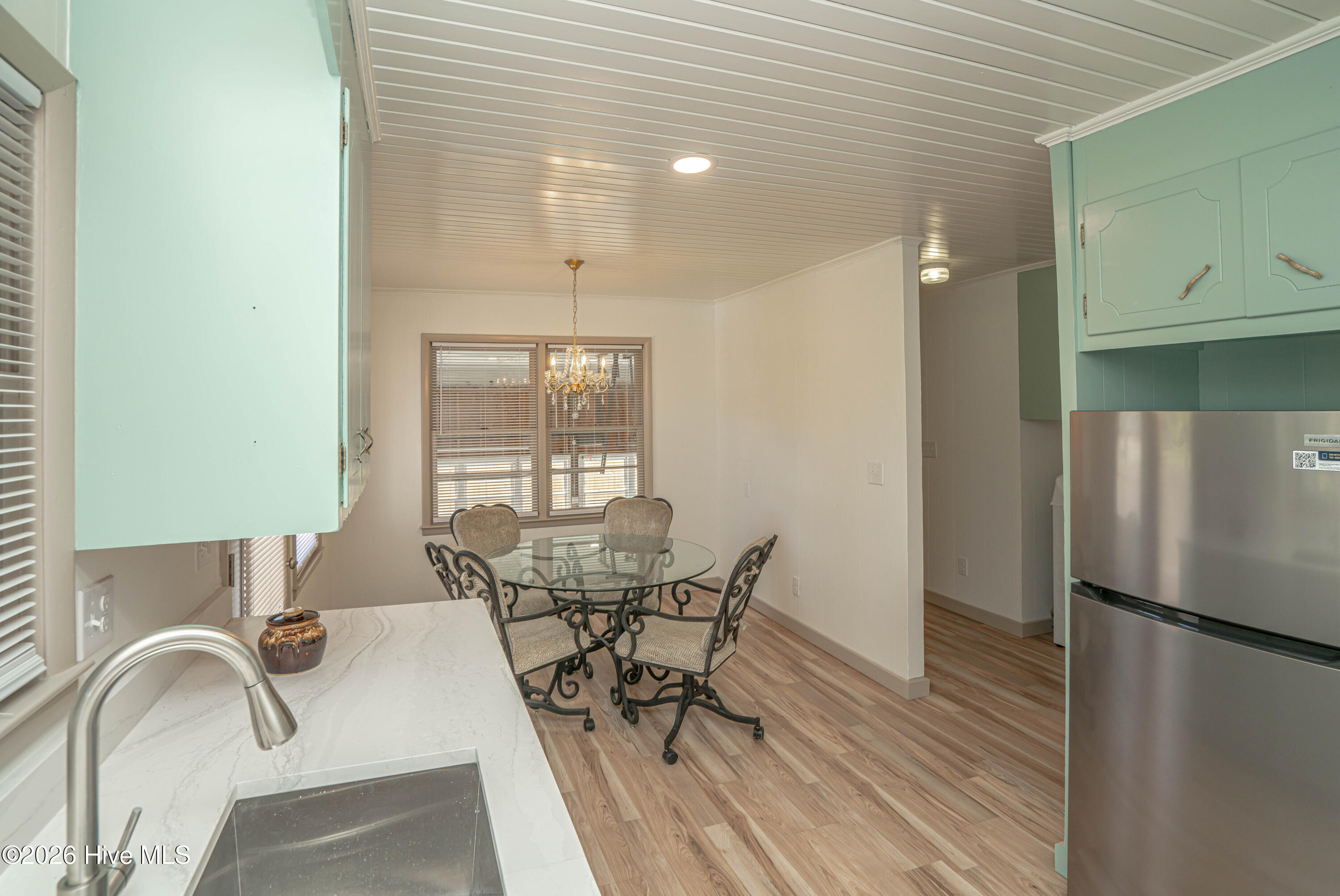 100567372 | Photo 54