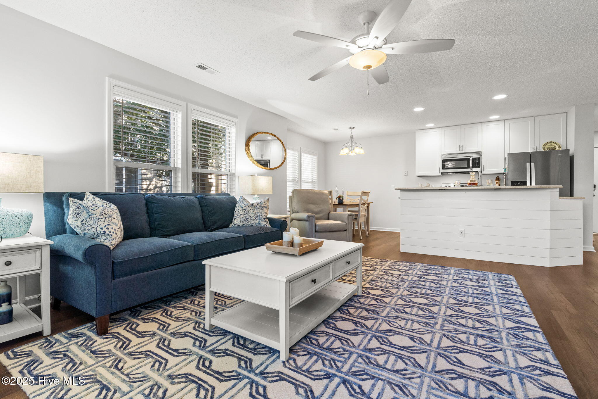 100543125 | Photo 19