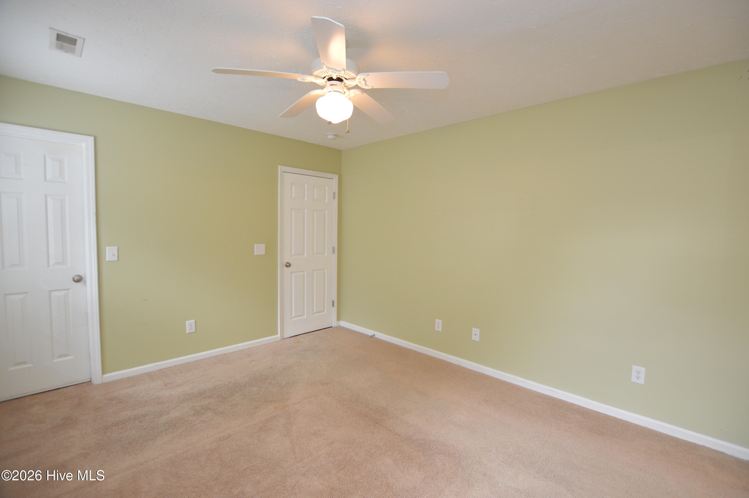 100558188 | Photo 15