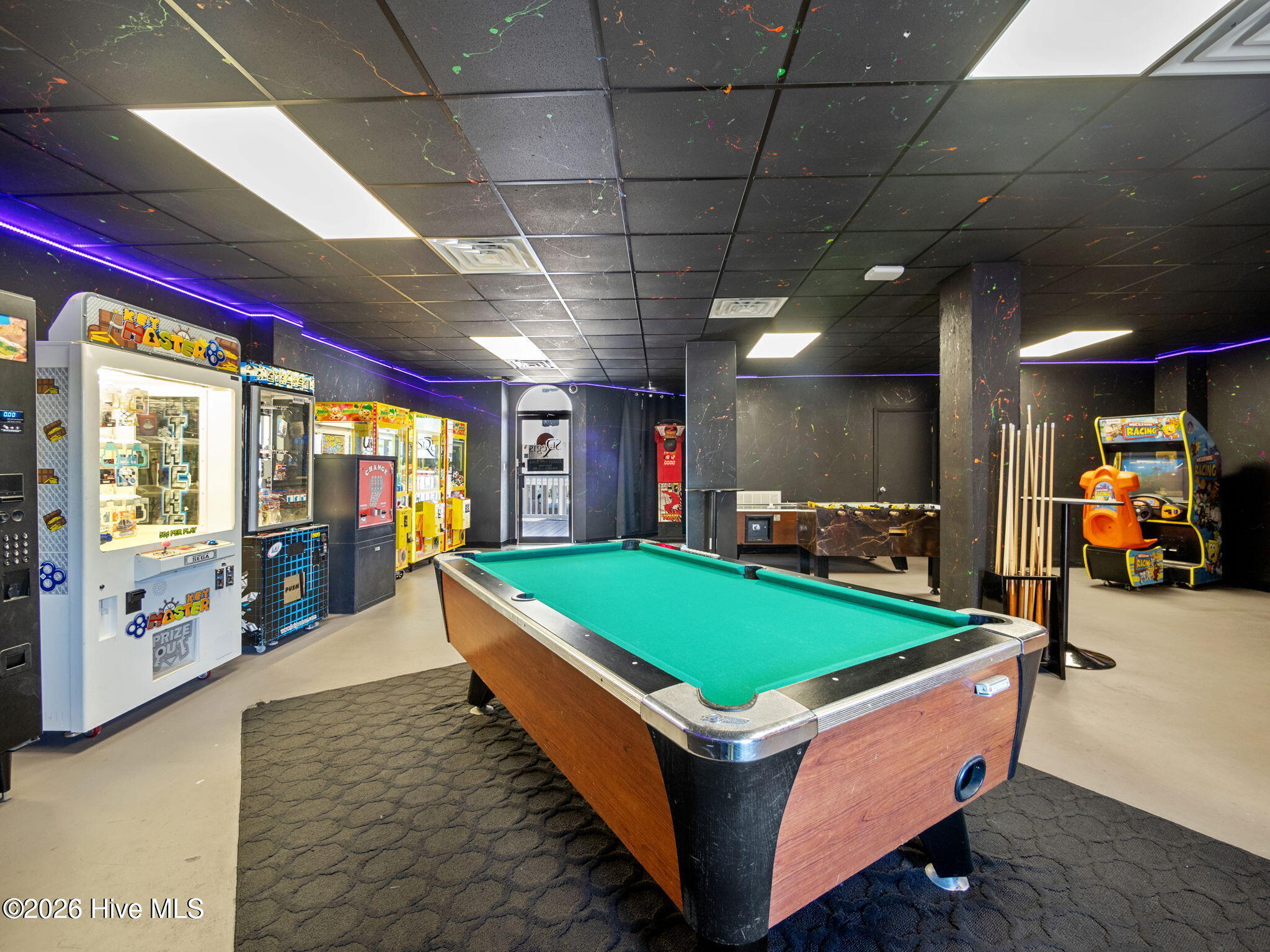 100567274 | Photo 46