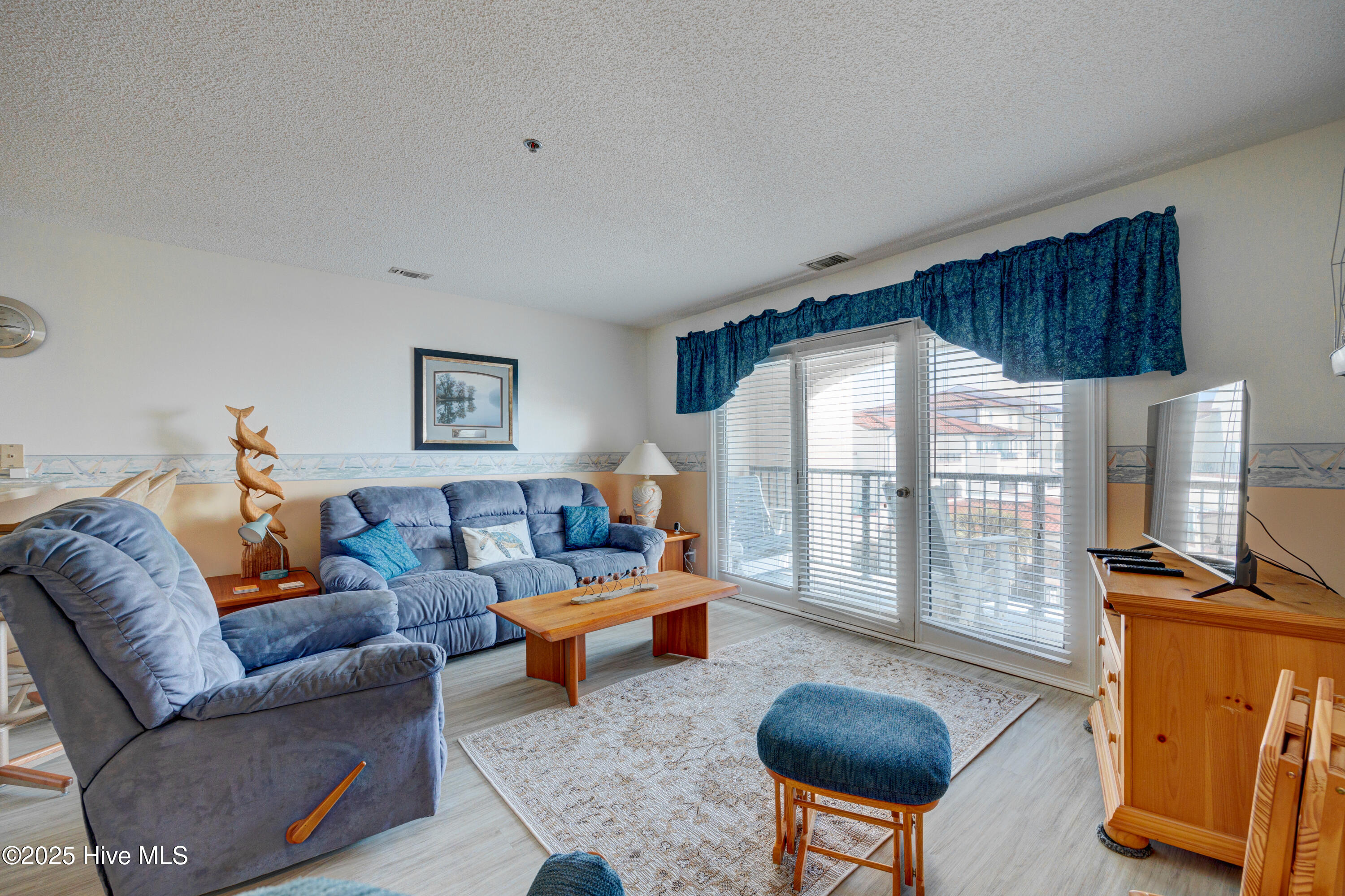 100495113 | Photo 11