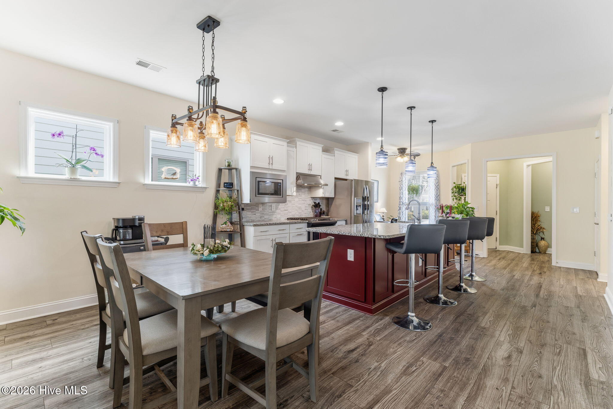 100565858 | Photo 21