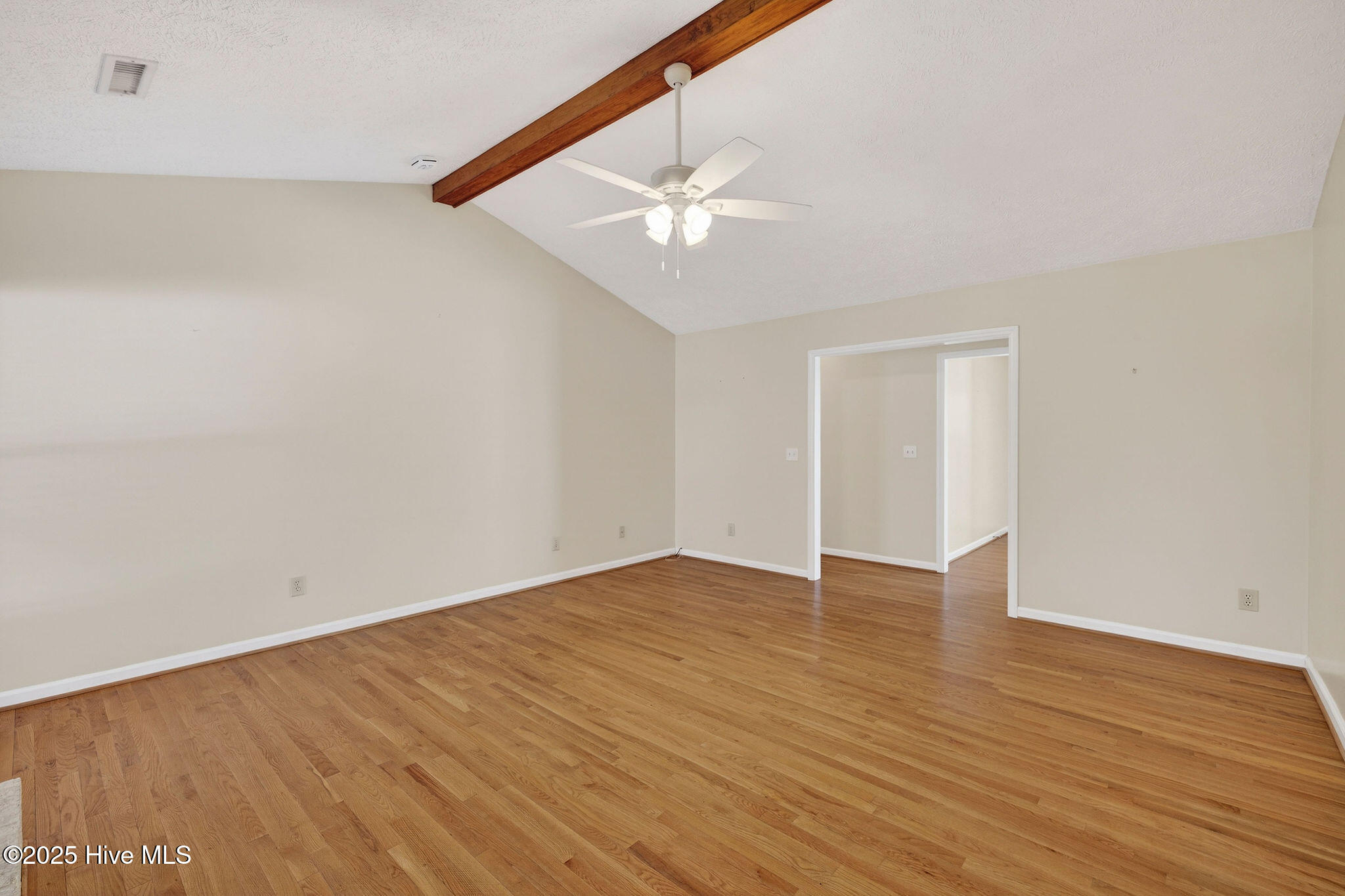 100545478 | Photo 10