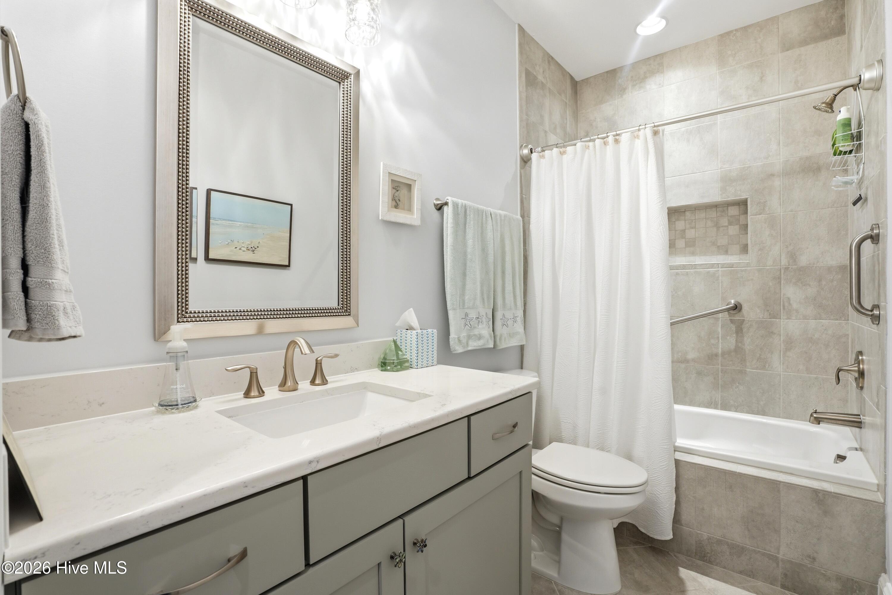 100561923 | Photo 44